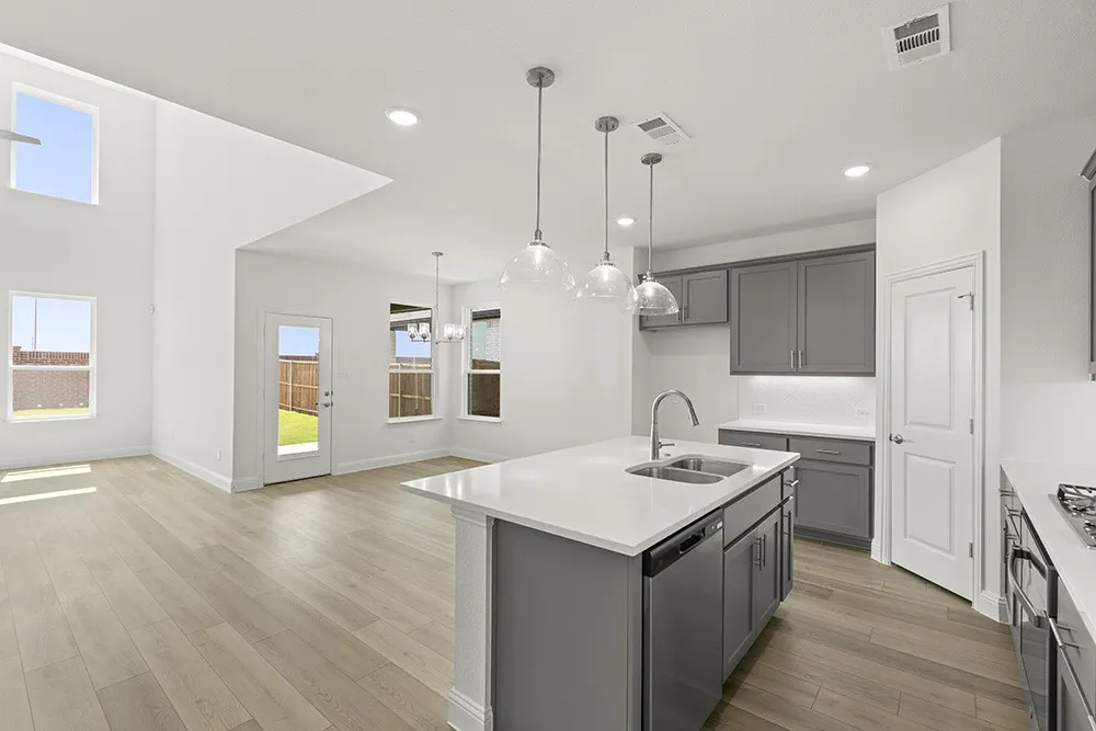 15. 17245 Oxborough - Kitchen (4)