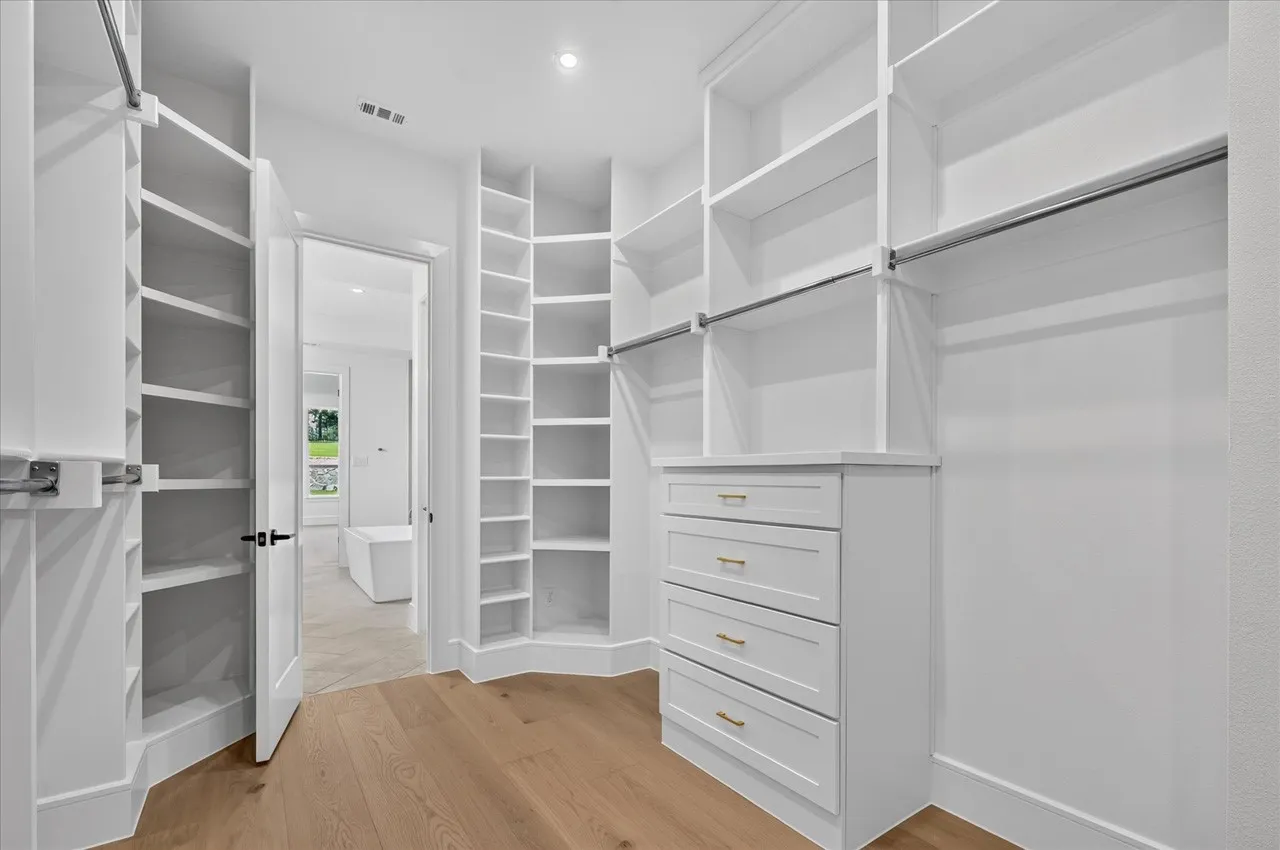 Single Family Residence For Sale in Rockwall County , 324 Bristol Valley Court, Heath, Texas 75032, 5 Bedroom, 8 Bathroom, 3 Garage spaces, 4,745 Sqft, built in 2026, New Construction - Incomplete, mls#21193404, Real Estate Agent in Heath, Homes For Sale in Rockwall county, Homes For Sale in Heath, Realtor in Heath Texas, Real Estate Brokerage Independent Realty Texas, Luminita Cordes Realtor