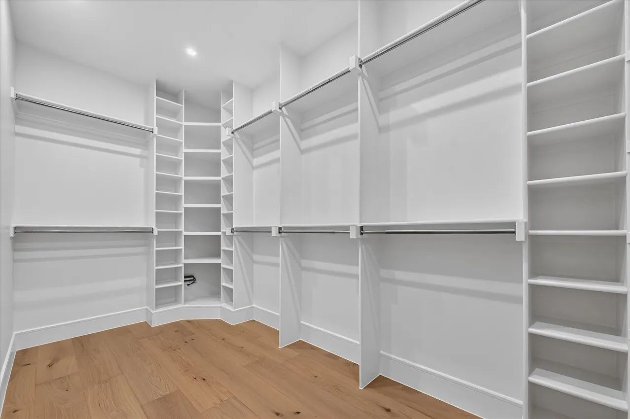 Single Family Residence For Sale in Rockwall County , 324 Bristol Valley Court, Heath, Texas 75032, 5 Bedroom, 8 Bathroom, 3 Garage spaces, 4,745 Sqft, built in 2026, New Construction - Incomplete, mls#21193404, Real Estate Agent in Heath, Homes For Sale in Rockwall county, Homes For Sale in Heath, Realtor in Heath Texas, Real Estate Brokerage Independent Realty Texas, Luminita Cordes Realtor