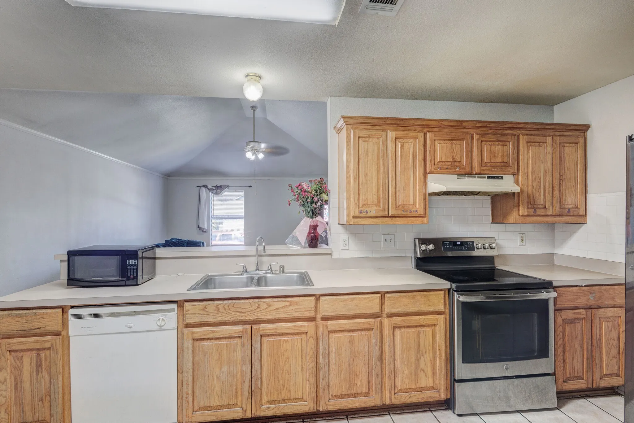 Single Family Residence For Sale in Dallas County , 5118 Wesley Chapel Lane, Dallas, Texas 75236, 3 Bedroom, 2 Bathroom, 2 Garage spaces, 1,383 Sqft, built in 2001, mls#21193820, Real Estate Agent in Dallas, Homes For Sale in Dallas county, Homes For Sale in Dallas, Realtor in Dallas Texas, Real Estate Brokerage Independent Realty Texas, Luminita Cordes Realtor