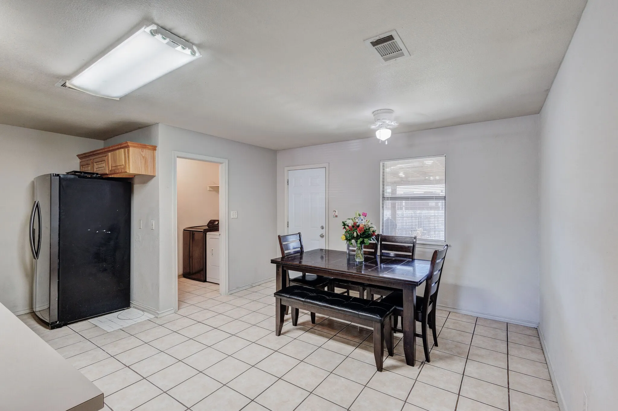 Single Family Residence For Sale in Dallas County , 5118 Wesley Chapel Lane, Dallas, Texas 75236, 3 Bedroom, 2 Bathroom, 2 Garage spaces, 1,383 Sqft, built in 2001, mls#21193820, Real Estate Agent in Dallas, Homes For Sale in Dallas county, Homes For Sale in Dallas, Realtor in Dallas Texas, Real Estate Brokerage Independent Realty Texas, Luminita Cordes Realtor