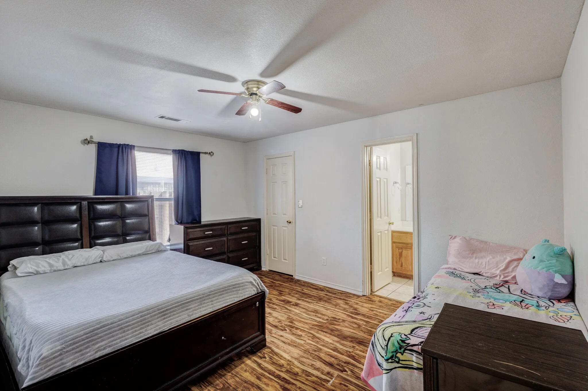 Single Family Residence For Sale in Dallas County , 5118 Wesley Chapel Lane, Dallas, Texas 75236, 3 Bedroom, 2 Bathroom, 2 Garage spaces, 1,383 Sqft, built in 2001, mls#21193820, Real Estate Agent in Dallas, Homes For Sale in Dallas county, Homes For Sale in Dallas, Realtor in Dallas Texas, Real Estate Brokerage Independent Realty Texas, Luminita Cordes Realtor