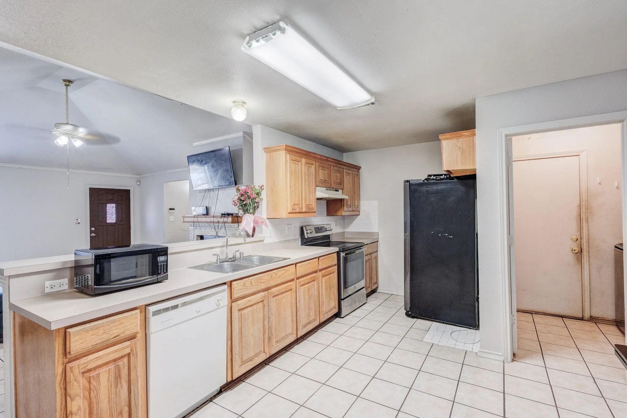 Single Family Residence For Sale in Dallas County , 5118 Wesley Chapel Lane, Dallas, Texas 75236, 3 Bedroom, 2 Bathroom, 2 Garage spaces, 1,383 Sqft, built in 2001, mls#21193820, Real Estate Agent in Dallas, Homes For Sale in Dallas county, Homes For Sale in Dallas, Realtor in Dallas Texas, Real Estate Brokerage Independent Realty Texas, Luminita Cordes Realtor