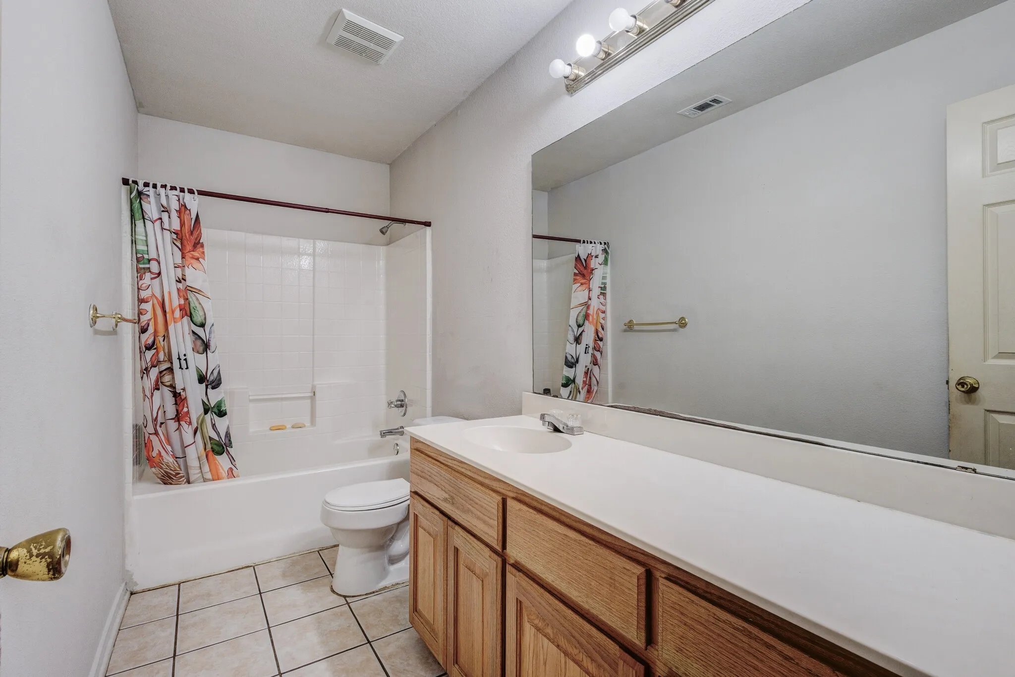 Single Family Residence For Sale in Dallas County , 5118 Wesley Chapel Lane, Dallas, Texas 75236, 3 Bedroom, 2 Bathroom, 2 Garage spaces, 1,383 Sqft, built in 2001, mls#21193820, Real Estate Agent in Dallas, Homes For Sale in Dallas county, Homes For Sale in Dallas, Realtor in Dallas Texas, Real Estate Brokerage Independent Realty Texas, Luminita Cordes Realtor