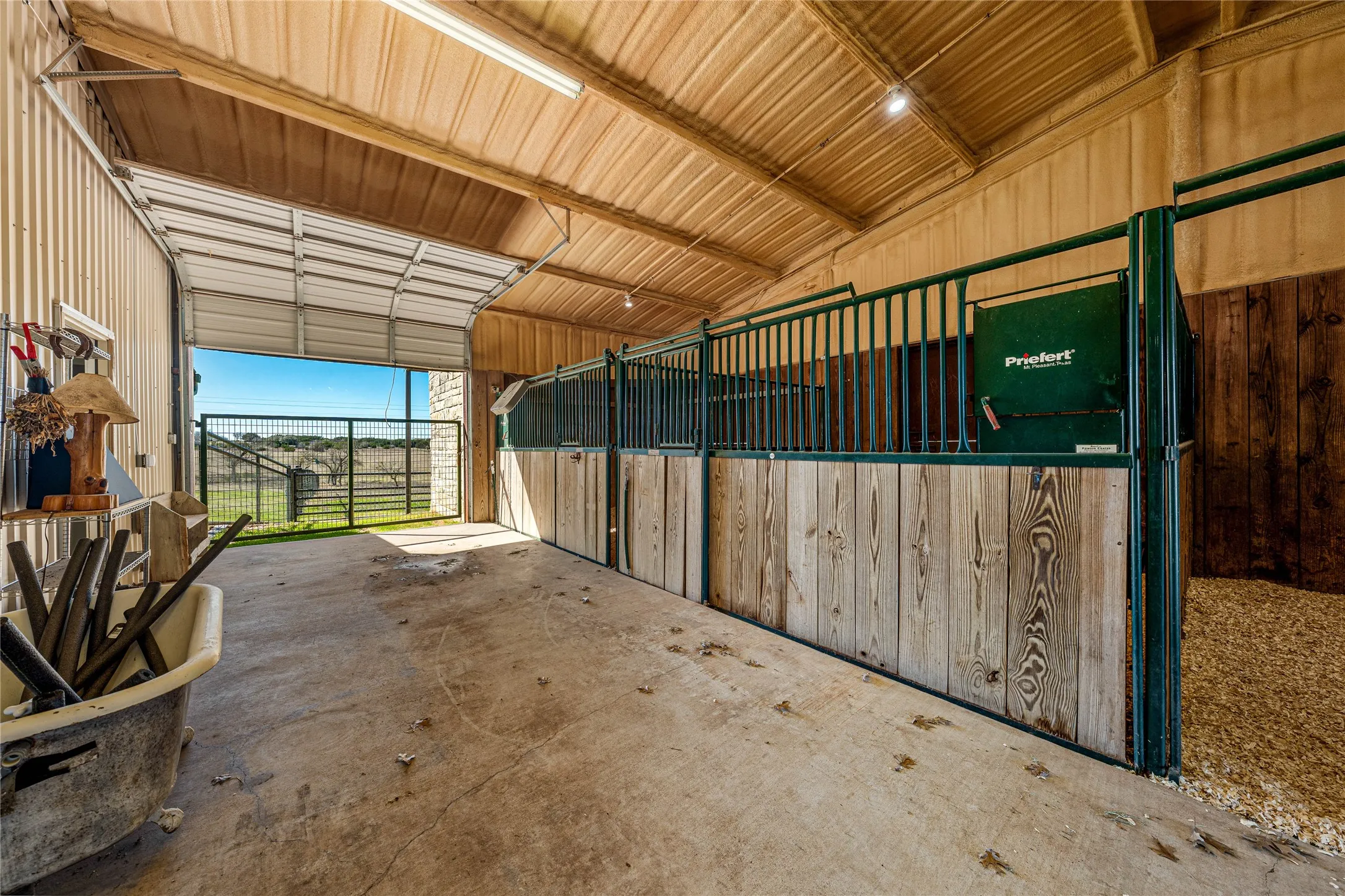 Farm For Sale in Mc Lennan County , 2820 Talbert Ranch Road, China Spring, Texas 76633, 4 Bedrooms, 3 Bathrooms, 4 Garage spaces, 2,868 Sqft, built in 2002, Price $1,600,000, mls#21193328, Real Estate Agent in China Spring, Homes For Sale in Mc Lennan county, Homes For Sale in China Spring, Realtor in China Spring Texas, Real Estate Brokerage Independent Realty Texas, Luminita Cordes Realtor