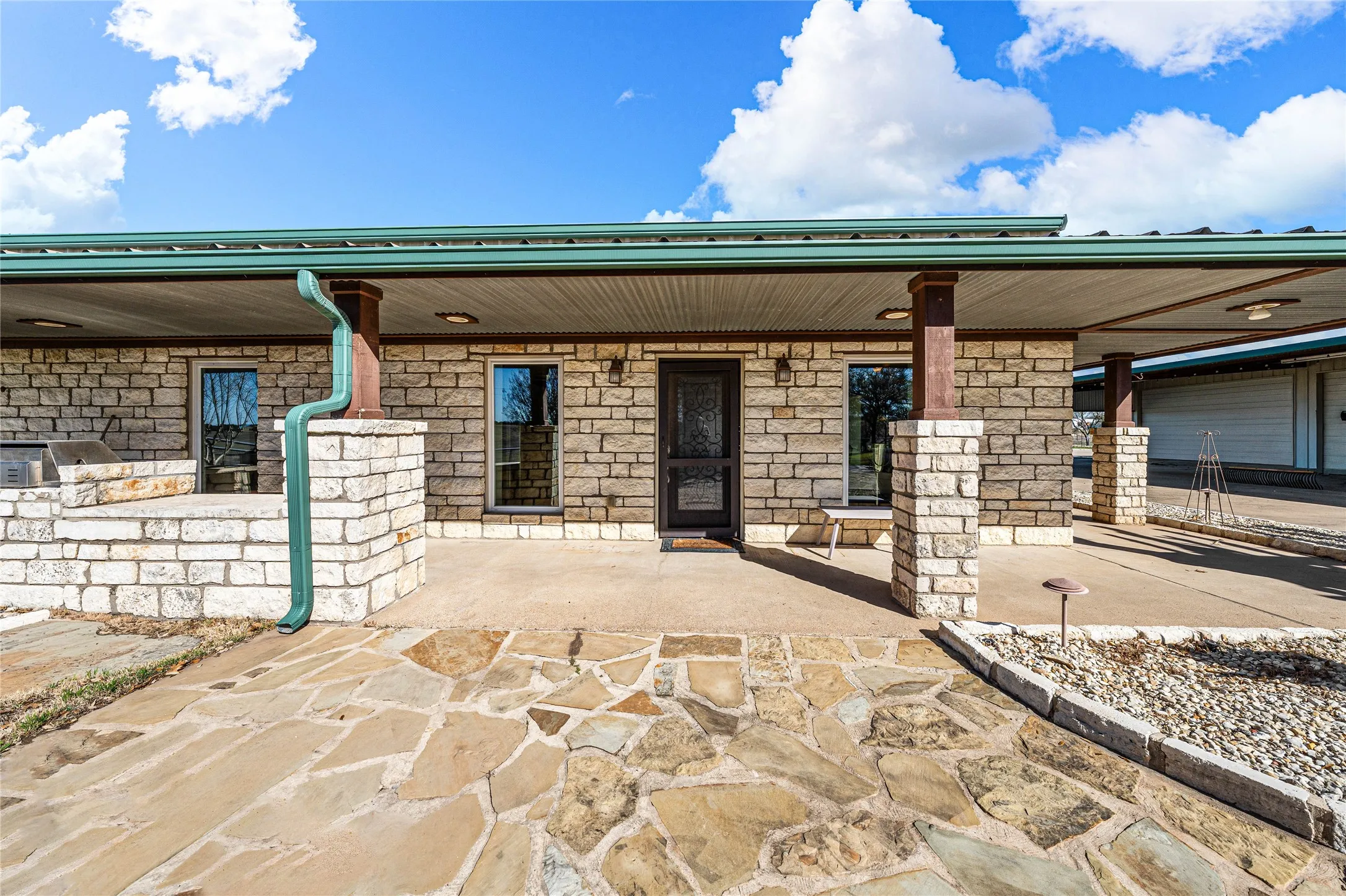 Farm For Sale in Mc Lennan County , 2820 Talbert Ranch Road, China Spring, Texas 76633, 4 Bedrooms, 3 Bathrooms, 4 Garage spaces, 2,868 Sqft, built in 2002, Price $1,600,000, mls#21193328, Real Estate Agent in China Spring, Homes For Sale in Mc Lennan county, Homes For Sale in China Spring, Realtor in China Spring Texas, Real Estate Brokerage Independent Realty Texas, Luminita Cordes Realtor