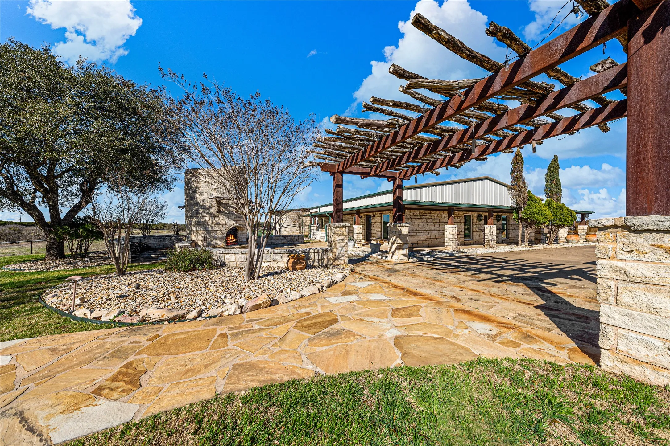 Farm For Sale in Mc Lennan County , 2820 Talbert Ranch Road, China Spring, Texas 76633, 4 Bedrooms, 3 Bathrooms, 4 Garage spaces, 2,868 Sqft, built in 2002, Price $1,600,000, mls#21193328, Real Estate Agent in China Spring, Homes For Sale in Mc Lennan county, Homes For Sale in China Spring, Realtor in China Spring Texas, Real Estate Brokerage Independent Realty Texas, Luminita Cordes Realtor
