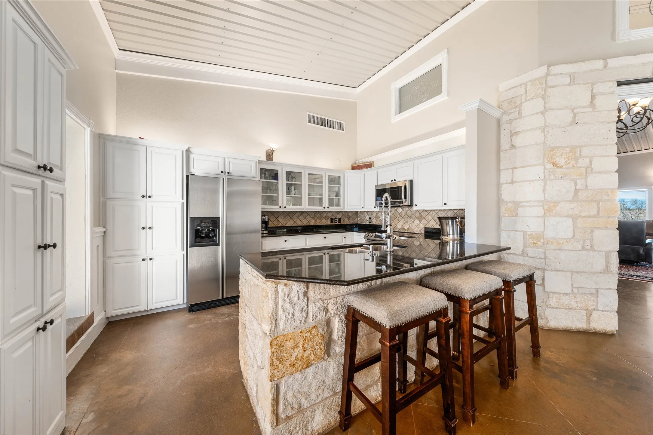 Farm For Sale in Mc Lennan County , 2820 Talbert Ranch Road, China Spring, Texas 76633, 4 Bedrooms, 3 Bathrooms, 4 Garage spaces, 2,868 Sqft, built in 2002, Price $1,600,000, mls#21193328, Real Estate Agent in China Spring, Homes For Sale in Mc Lennan county, Homes For Sale in China Spring, Realtor in China Spring Texas, Real Estate Brokerage Independent Realty Texas, Luminita Cordes Realtor