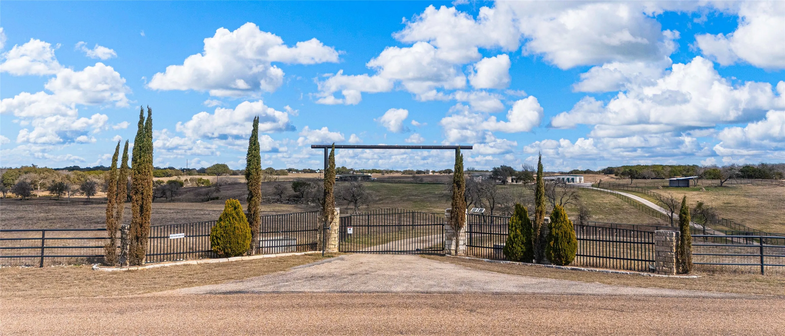 Farm For Sale in Mc Lennan County , 2820 Talbert Ranch Road, China Spring, Texas 76633, 4 Bedrooms, 3 Bathrooms, 4 Garage spaces, 2,868 Sqft, built in 2002, Price $1,600,000, mls#21193328, Real Estate Agent in China Spring, Homes For Sale in Mc Lennan county, Homes For Sale in China Spring, Realtor in China Spring Texas, Real Estate Brokerage Independent Realty Texas, Luminita Cordes Realtor