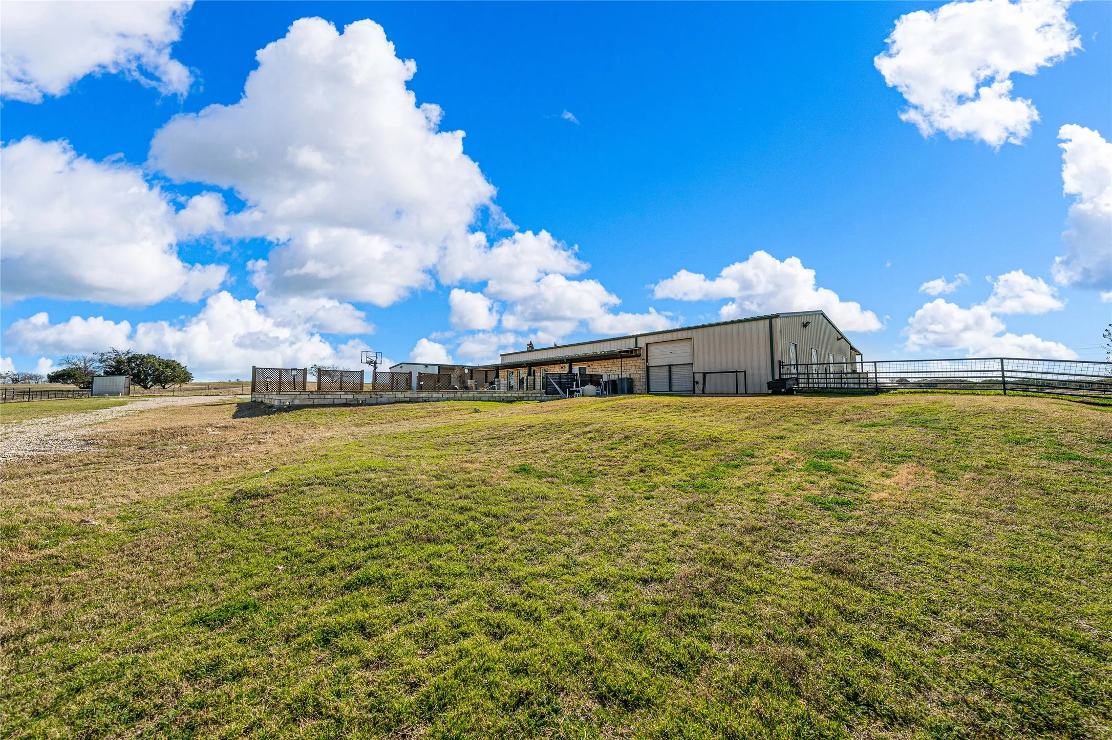 Farm For Sale in Mc Lennan County , 2820 Talbert Ranch Road, China Spring, Texas 76633, 4 Bedrooms, 3 Bathrooms, 4 Garage spaces, 2,868 Sqft, built in 2002, Price $1,600,000, mls#21193328, Real Estate Agent in China Spring, Homes For Sale in Mc Lennan county, Homes For Sale in China Spring, Realtor in China Spring Texas, Real Estate Brokerage Independent Realty Texas, Luminita Cordes Realtor