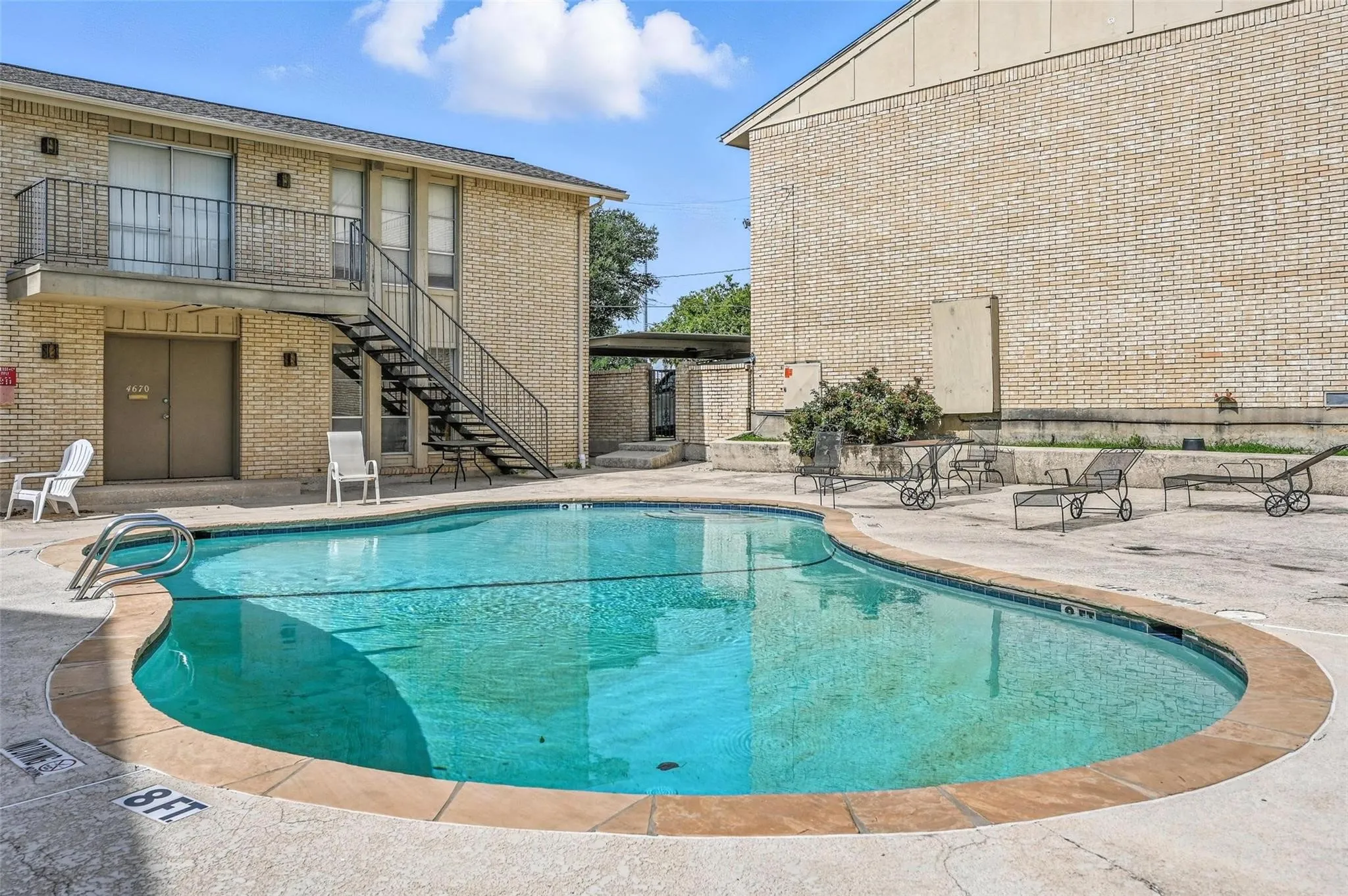Condominium For Sale in Dallas County , 4524 Amesbury Drive A, Dallas, Texas 75206, 1 Bedroom, 1 Bathroom, Garage spaces, 747 Sqft, built in 1968, mls#21192639, Real Estate Agent in Dallas, Homes For Sale in Dallas county, Homes For Sale in Dallas, Realtor in Dallas Texas, Real Estate Brokerage Independent Realty Texas, Luminita Cordes Realtor