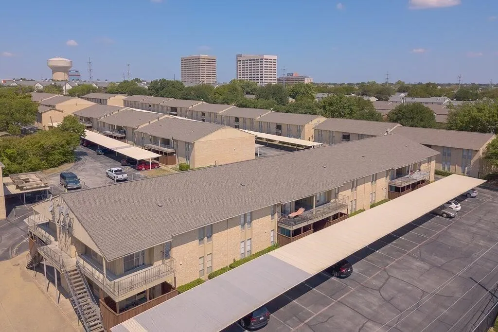 Condominium For Sale in Dallas County , 4524 Amesbury Drive A, Dallas, Texas 75206, 1 Bedroom, 1 Bathroom, Garage spaces, 747 Sqft, built in 1968, mls#21192639, Real Estate Agent in Dallas, Homes For Sale in Dallas county, Homes For Sale in Dallas, Realtor in Dallas Texas, Real Estate Brokerage Independent Realty Texas, Luminita Cordes Realtor