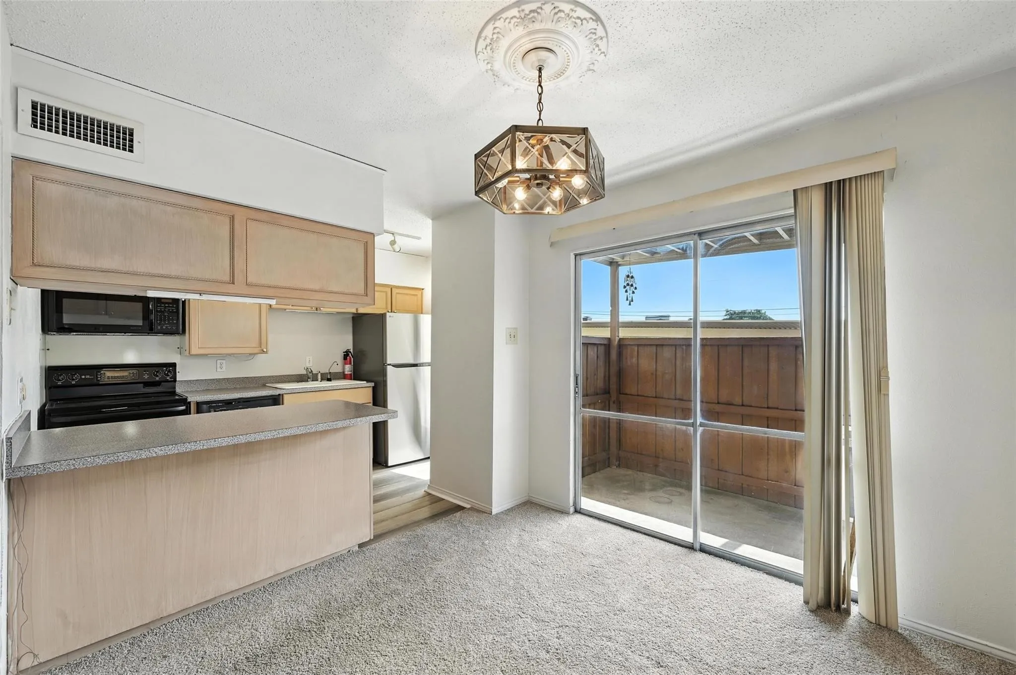 Condominium For Sale in Dallas County , 4524 Amesbury Drive A, Dallas, Texas 75206, 1 Bedroom, 1 Bathroom, Garage spaces, 747 Sqft, built in 1968, mls#21192639, Real Estate Agent in Dallas, Homes For Sale in Dallas county, Homes For Sale in Dallas, Realtor in Dallas Texas, Real Estate Brokerage Independent Realty Texas, Luminita Cordes Realtor