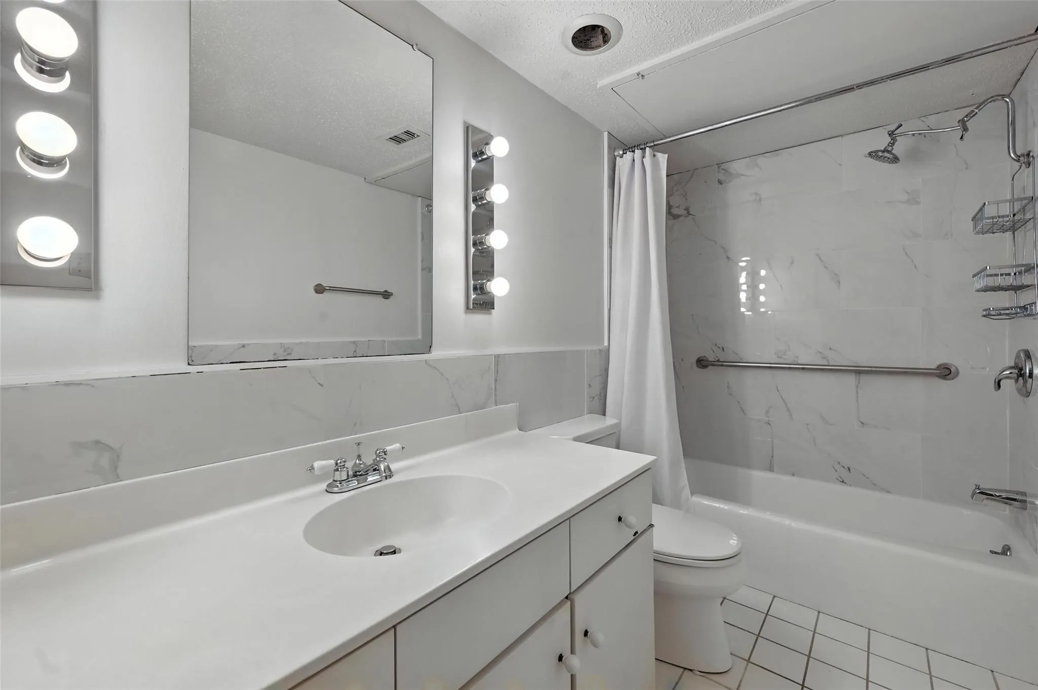 Condominium For Sale in Dallas County , 4524 Amesbury Drive A, Dallas, Texas 75206, 1 Bedroom, 1 Bathroom, Garage spaces, 747 Sqft, built in 1968, mls#21192639, Real Estate Agent in Dallas, Homes For Sale in Dallas county, Homes For Sale in Dallas, Realtor in Dallas Texas, Real Estate Brokerage Independent Realty Texas, Luminita Cordes Realtor
