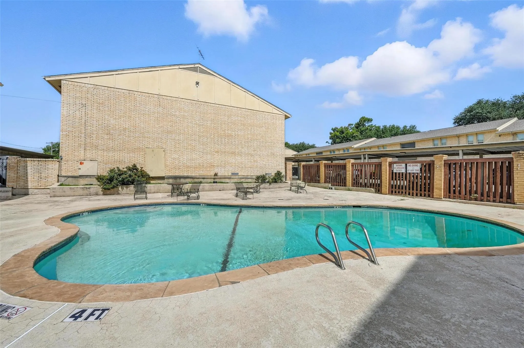 Condominium For Sale in Dallas County , 4524 Amesbury Drive A, Dallas, Texas 75206, 1 Bedroom, 1 Bathroom, Garage spaces, 747 Sqft, built in 1968, mls#21192639, Real Estate Agent in Dallas, Homes For Sale in Dallas county, Homes For Sale in Dallas, Realtor in Dallas Texas, Real Estate Brokerage Independent Realty Texas, Luminita Cordes Realtor
