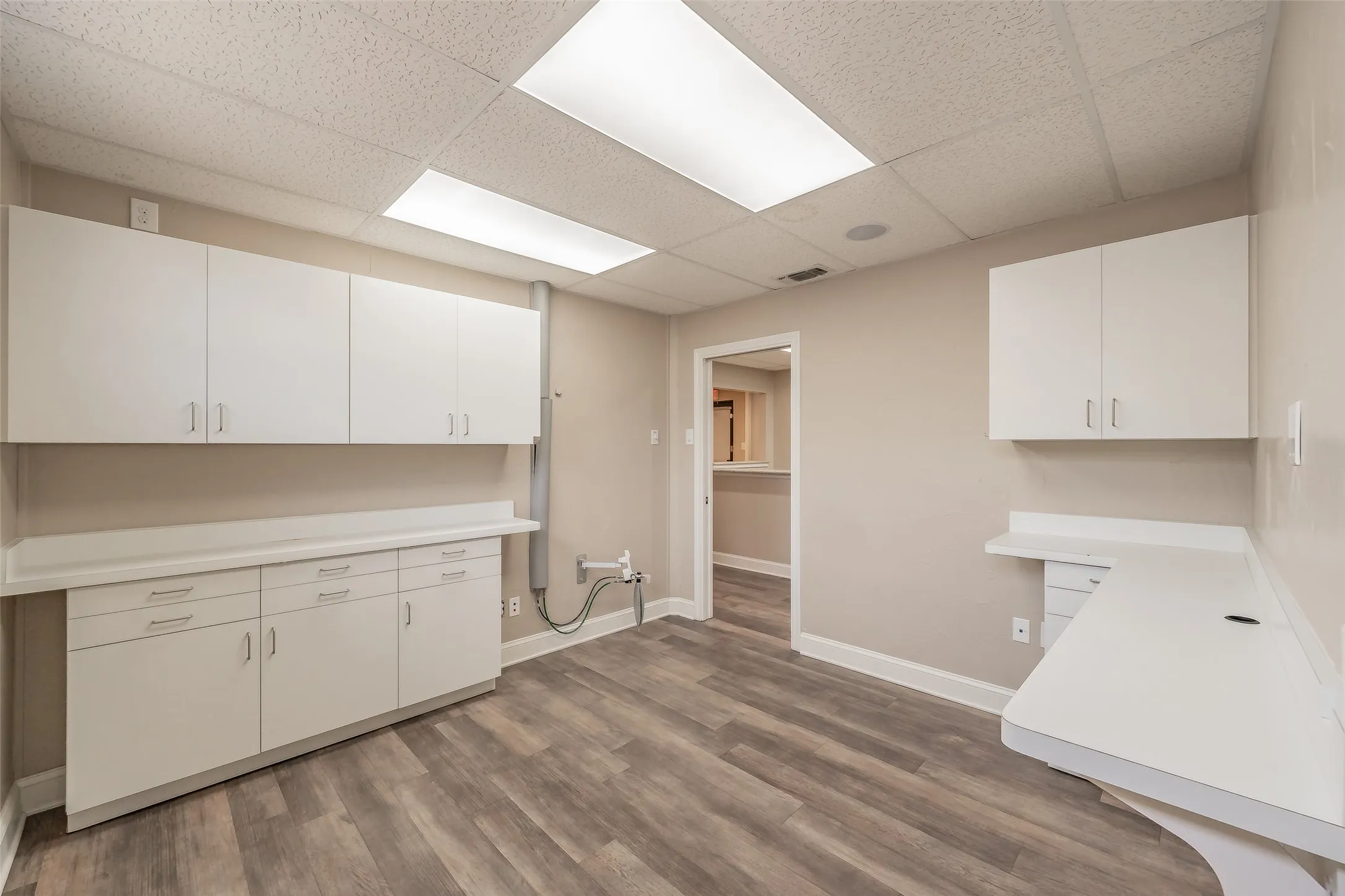 Office For Rent in Tarrant County , 1009 W Mitchell Street, Arlington, Texas 76013, 0, 0, Garage spaces, 0 Sqft, built in 1973, Preowned, Price $2,100, mls#21193851, Real Estate Agent in Arlington, Homes For Rent in Tarrant county, Homes For Rent in Arlington, Realtor in Arlington Texas, Real Estate Brokerage Independent Realty Texas, Luminita Cordes Realtor