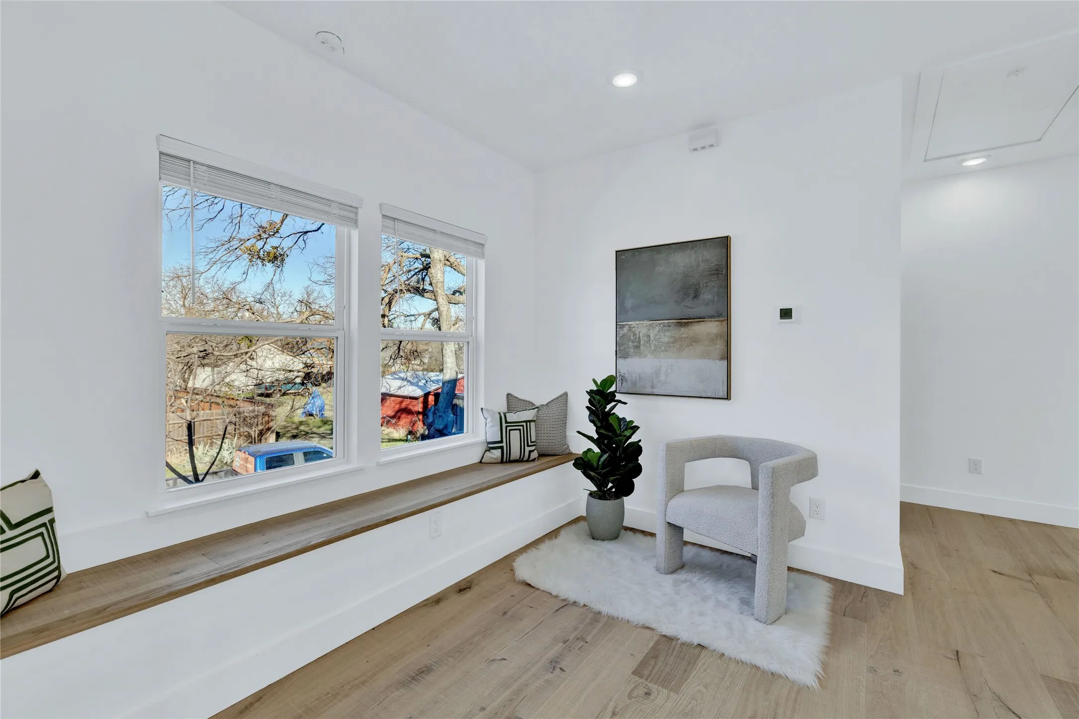 upstairs sitting area/flex space
