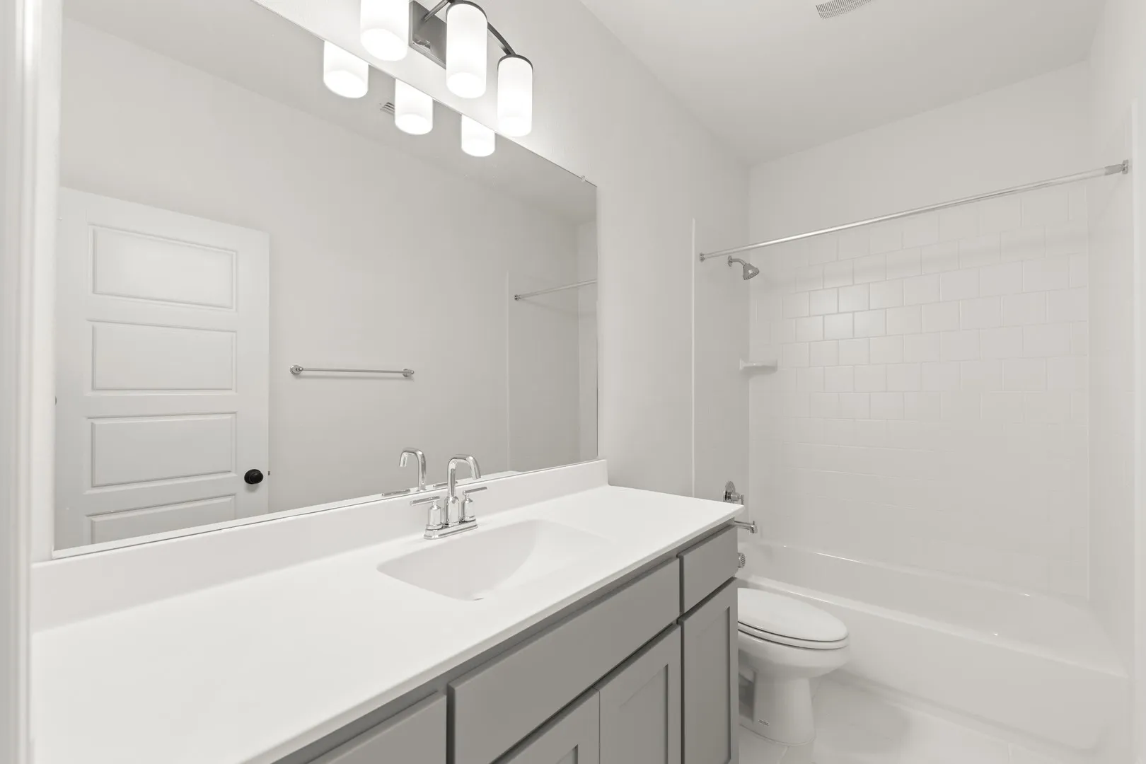 17. 2522 Campden - 2ND Bath