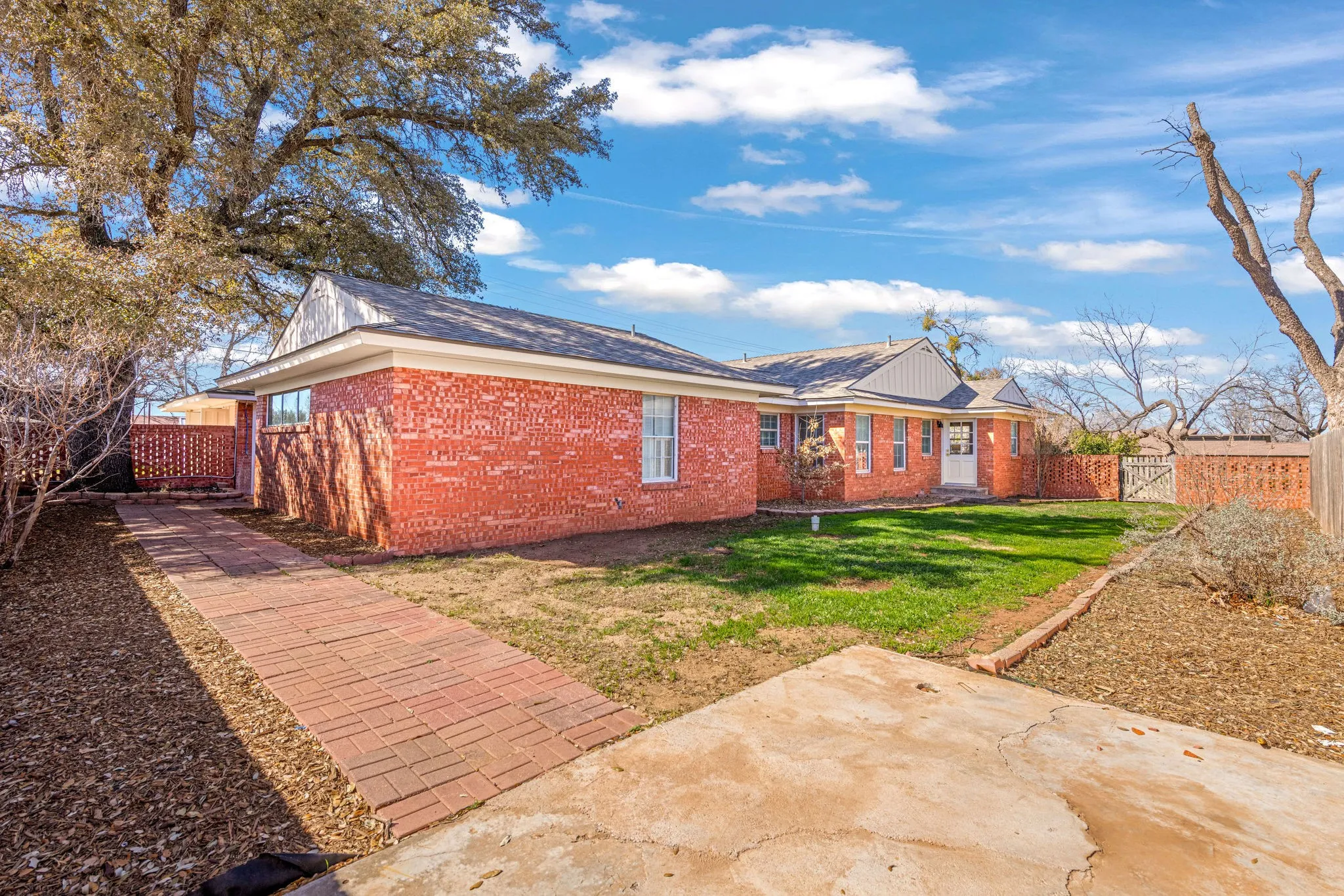 Single Family Residence For Sale in Nolan County , 1200 E 13th Street, Sweetwater, Texas 79556, 3 Bedroom, 4 Bathroom, Garage spaces, 2,987 Sqft, built in 0, mls#21193698, Real Estate Agent in Sweetwater, Homes For Sale in Nolan county, Homes For Sale in Sweetwater, Realtor in Sweetwater Texas, Real Estate Brokerage Independent Realty Texas, Luminita Cordes Realtor