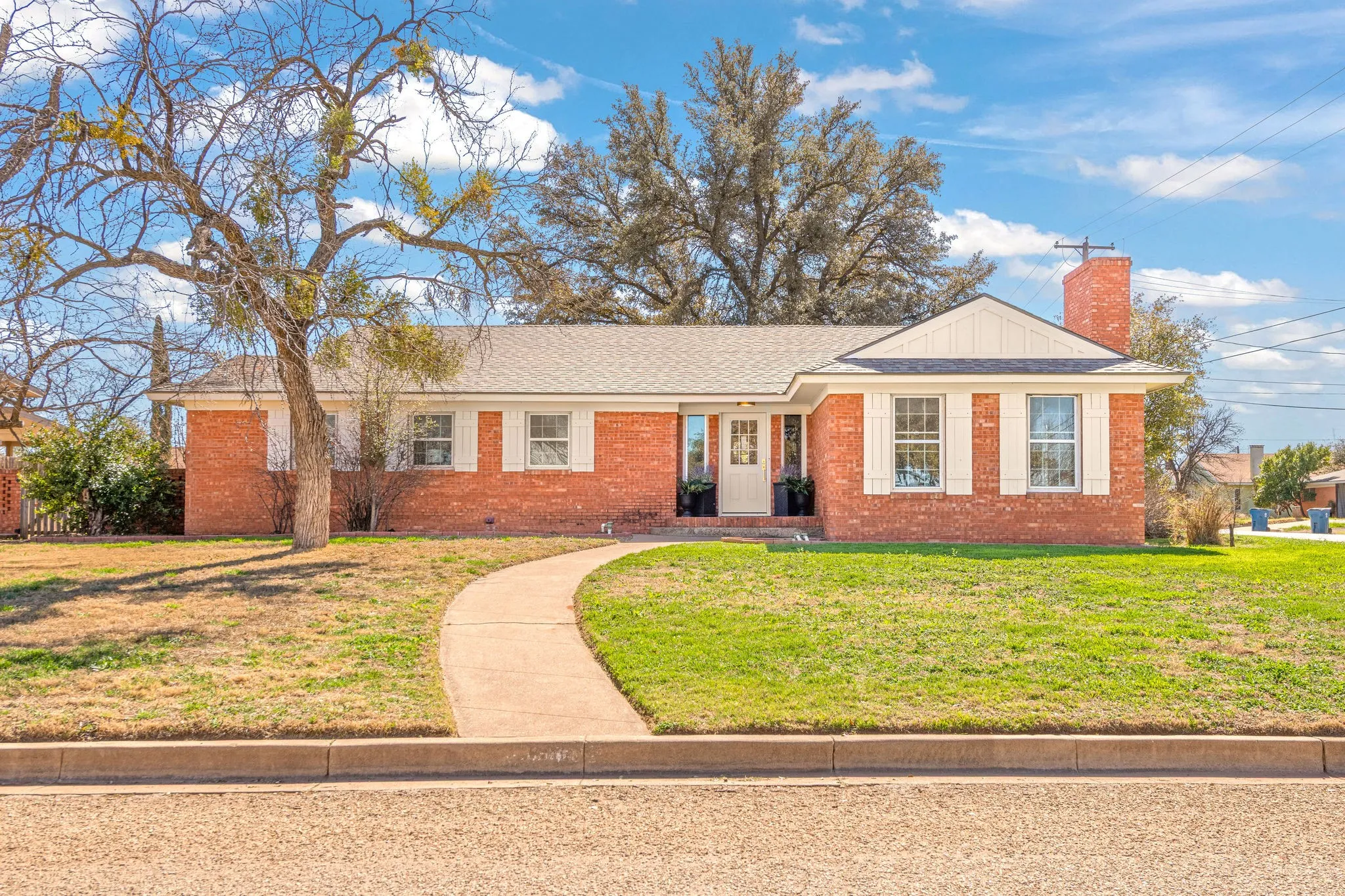 Single Family Residence For Sale in Nolan County , 1200 E 13th Street, Sweetwater, Texas 79556, 3 Bedroom, 4 Bathroom, Garage spaces, 2,987 Sqft, built in 0, mls#21193698, Real Estate Agent in Sweetwater, Homes For Sale in Nolan county, Homes For Sale in Sweetwater, Realtor in Sweetwater Texas, Real Estate Brokerage Independent Realty Texas, Luminita Cordes Realtor