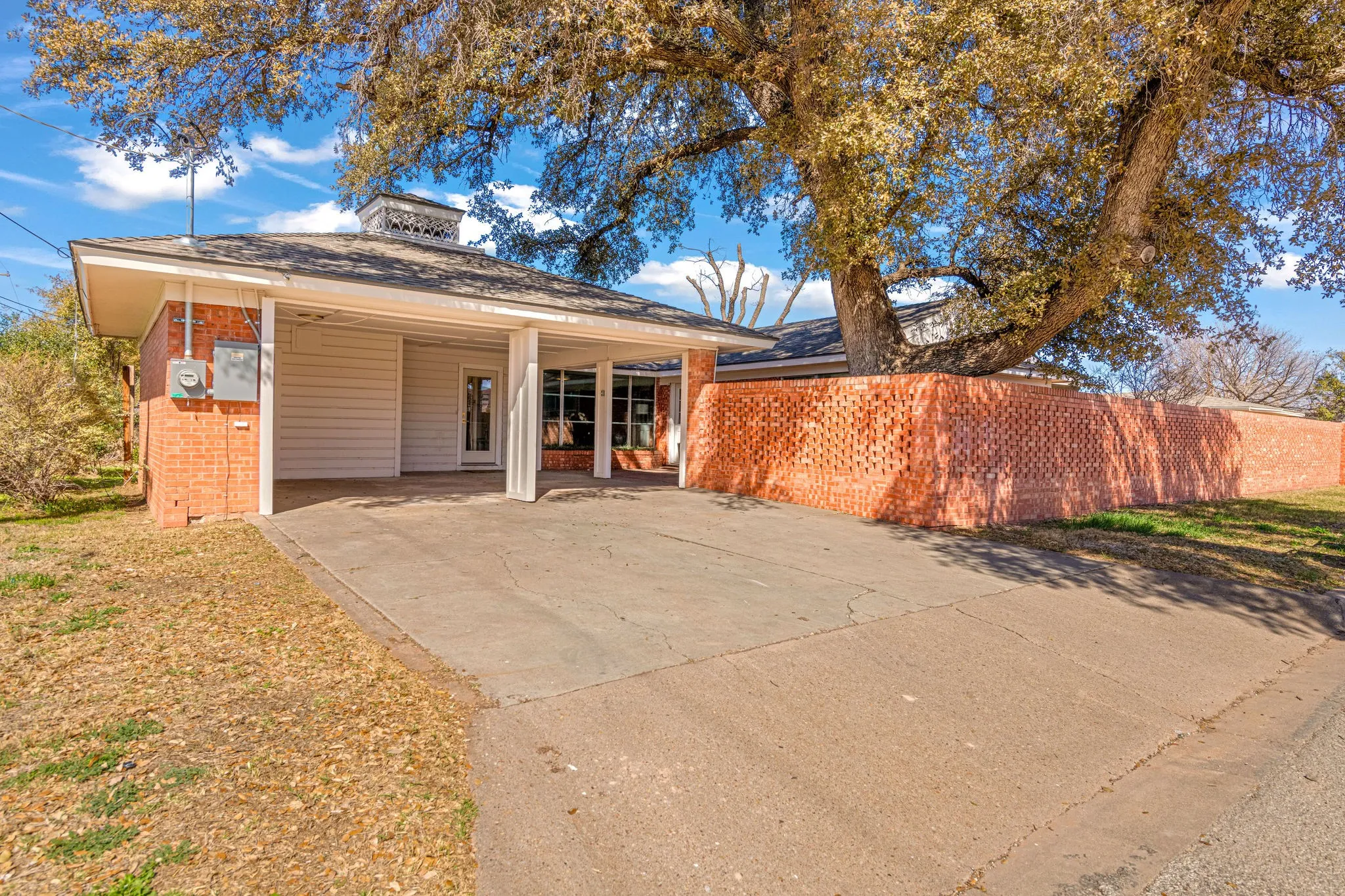 Single Family Residence For Sale in Nolan County , 1200 E 13th Street, Sweetwater, Texas 79556, 3 Bedroom, 4 Bathroom, Garage spaces, 2,987 Sqft, built in 0, mls#21193698, Real Estate Agent in Sweetwater, Homes For Sale in Nolan county, Homes For Sale in Sweetwater, Realtor in Sweetwater Texas, Real Estate Brokerage Independent Realty Texas, Luminita Cordes Realtor