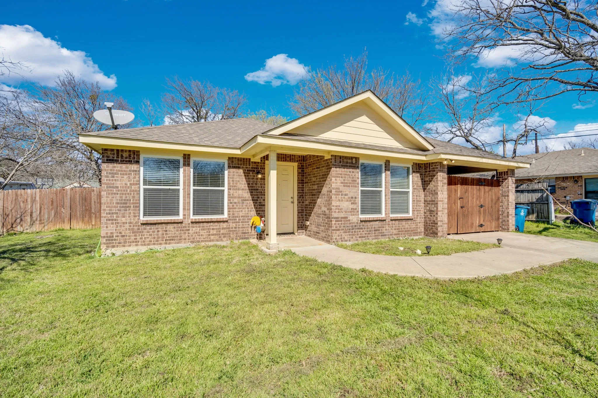 Single Family Residence For Sale in Johnson County , 106 W Adair Street, Alvarado, Texas 76009, 3 Bedroom, 2 Bathroom, Garage spaces, 1,230 Sqft, built in 2016, Preowned, mls#21178161, Real Estate Agent in Alvarado, Homes For Sale in Johnson county, Homes For Sale in Alvarado, Realtor in Alvarado Texas, Real Estate Brokerage Independent Realty Texas, Luminita Cordes Realtor