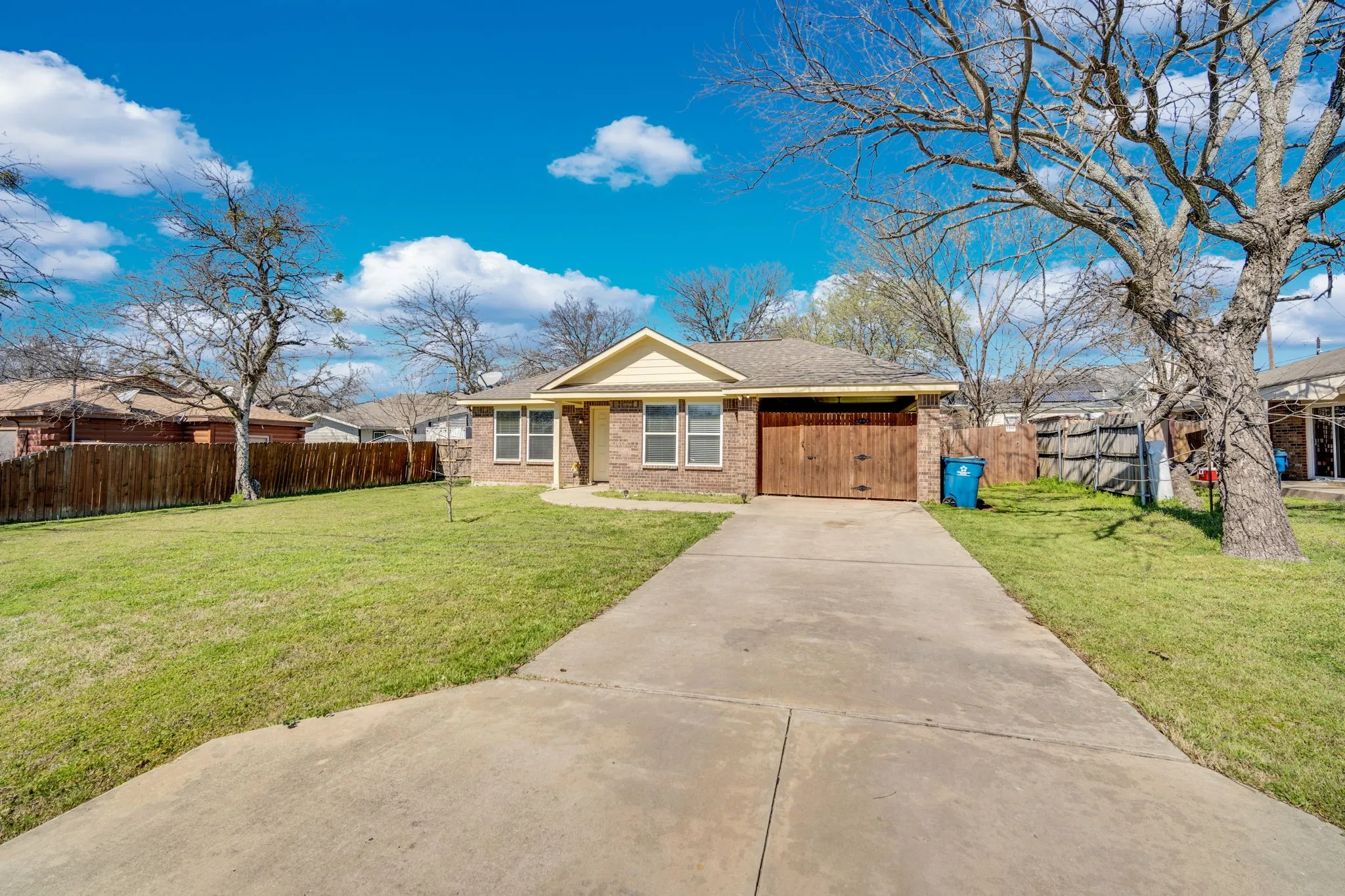 Single Family Residence For Sale in Johnson County , 106 W Adair Street, Alvarado, Texas 76009, 3 Bedroom, 2 Bathroom, Garage spaces, 1,230 Sqft, built in 2016, Preowned, mls#21178161, Real Estate Agent in Alvarado, Homes For Sale in Johnson county, Homes For Sale in Alvarado, Realtor in Alvarado Texas, Real Estate Brokerage Independent Realty Texas, Luminita Cordes Realtor