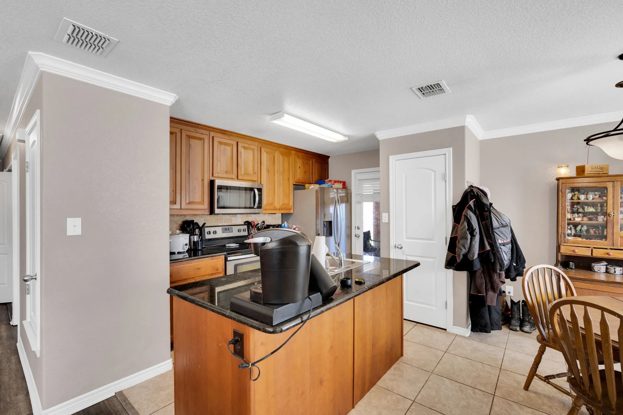 Single Family Residence For Sale in Johnson County , 106 W Adair Street, Alvarado, Texas 76009, 3 Bedroom, 2 Bathroom, Garage spaces, 1,230 Sqft, built in 2016, Preowned, mls#21178161, Real Estate Agent in Alvarado, Homes For Sale in Johnson county, Homes For Sale in Alvarado, Realtor in Alvarado Texas, Real Estate Brokerage Independent Realty Texas, Luminita Cordes Realtor