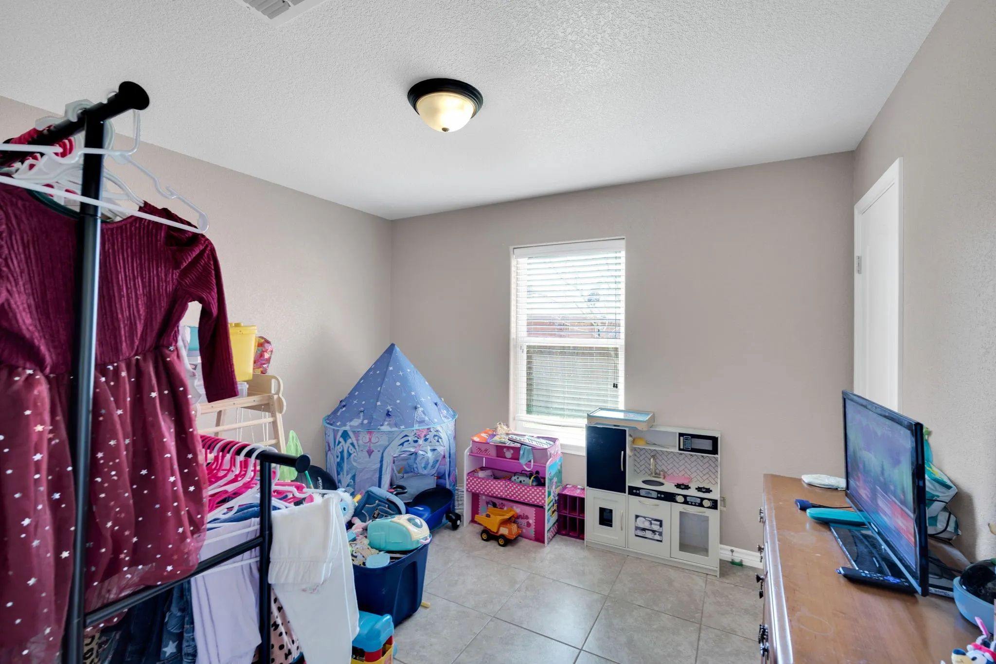 Single Family Residence For Sale in Johnson County , 106 W Adair Street, Alvarado, Texas 76009, 3 Bedroom, 2 Bathroom, Garage spaces, 1,230 Sqft, built in 2016, Preowned, mls#21178161, Real Estate Agent in Alvarado, Homes For Sale in Johnson county, Homes For Sale in Alvarado, Realtor in Alvarado Texas, Real Estate Brokerage Independent Realty Texas, Luminita Cordes Realtor