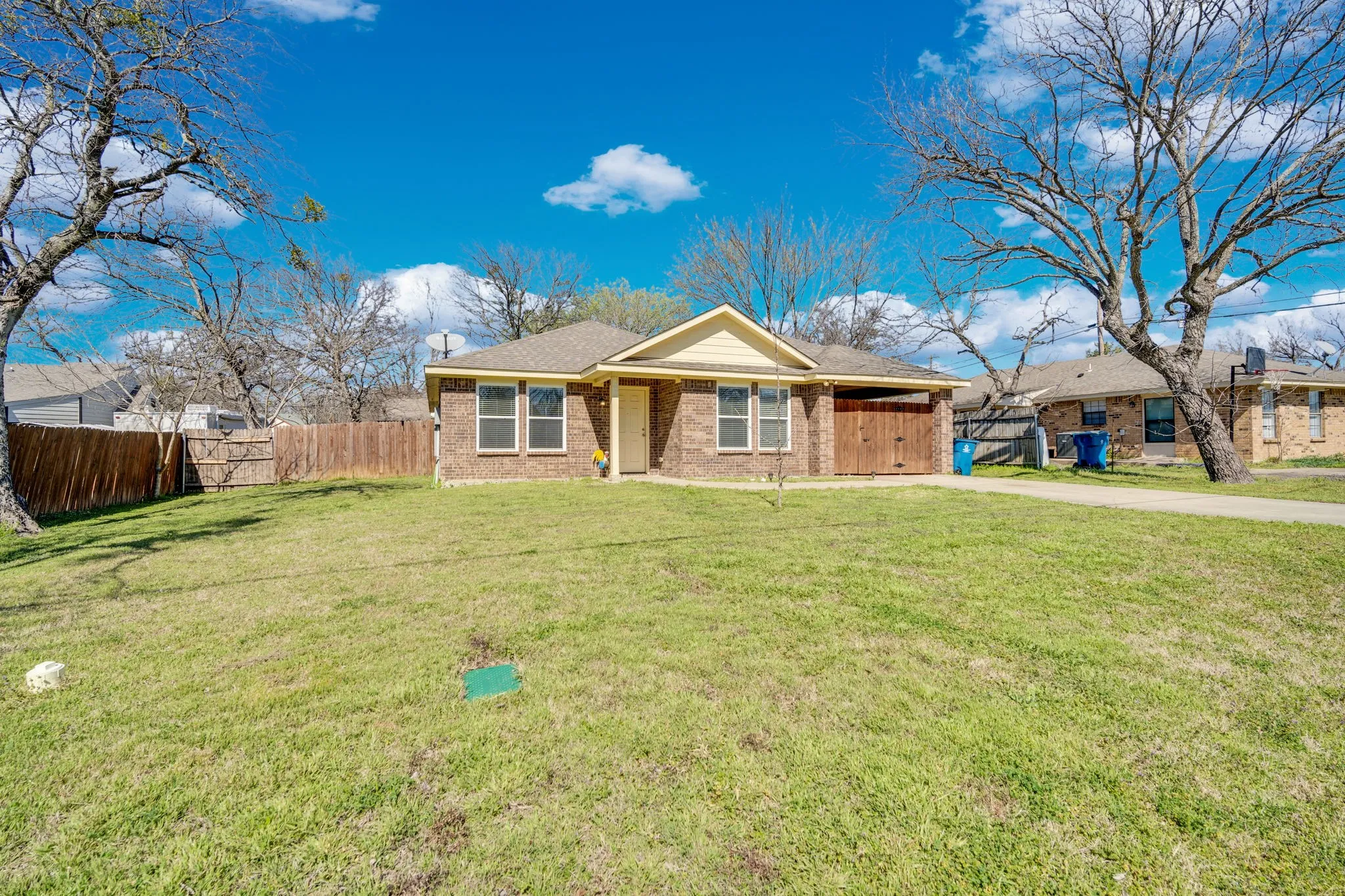 Single Family Residence For Sale in Johnson County , 106 W Adair Street, Alvarado, Texas 76009, 3 Bedroom, 2 Bathroom, Garage spaces, 1,230 Sqft, built in 2016, Preowned, mls#21178161, Real Estate Agent in Alvarado, Homes For Sale in Johnson county, Homes For Sale in Alvarado, Realtor in Alvarado Texas, Real Estate Brokerage Independent Realty Texas, Luminita Cordes Realtor