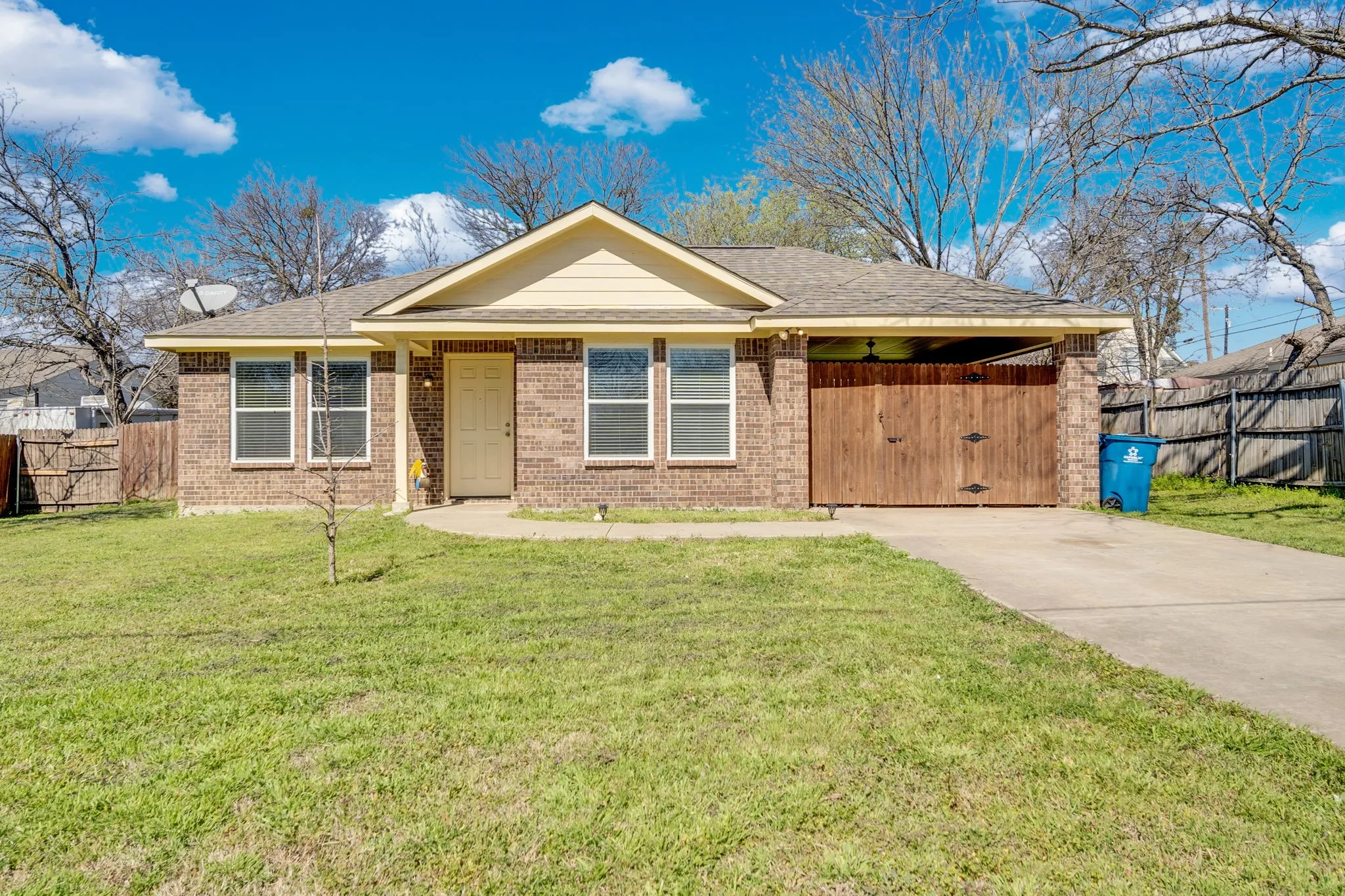 Single Family Residence For Sale in Johnson County , 106 W Adair Street, Alvarado, Texas 76009, 3 Bedroom, 2 Bathroom, Garage spaces, 1,230 Sqft, built in 2016, Preowned, mls#21178161, Real Estate Agent in Alvarado, Homes For Sale in Johnson county, Homes For Sale in Alvarado, Realtor in Alvarado Texas, Real Estate Brokerage Independent Realty Texas, Luminita Cordes Realtor