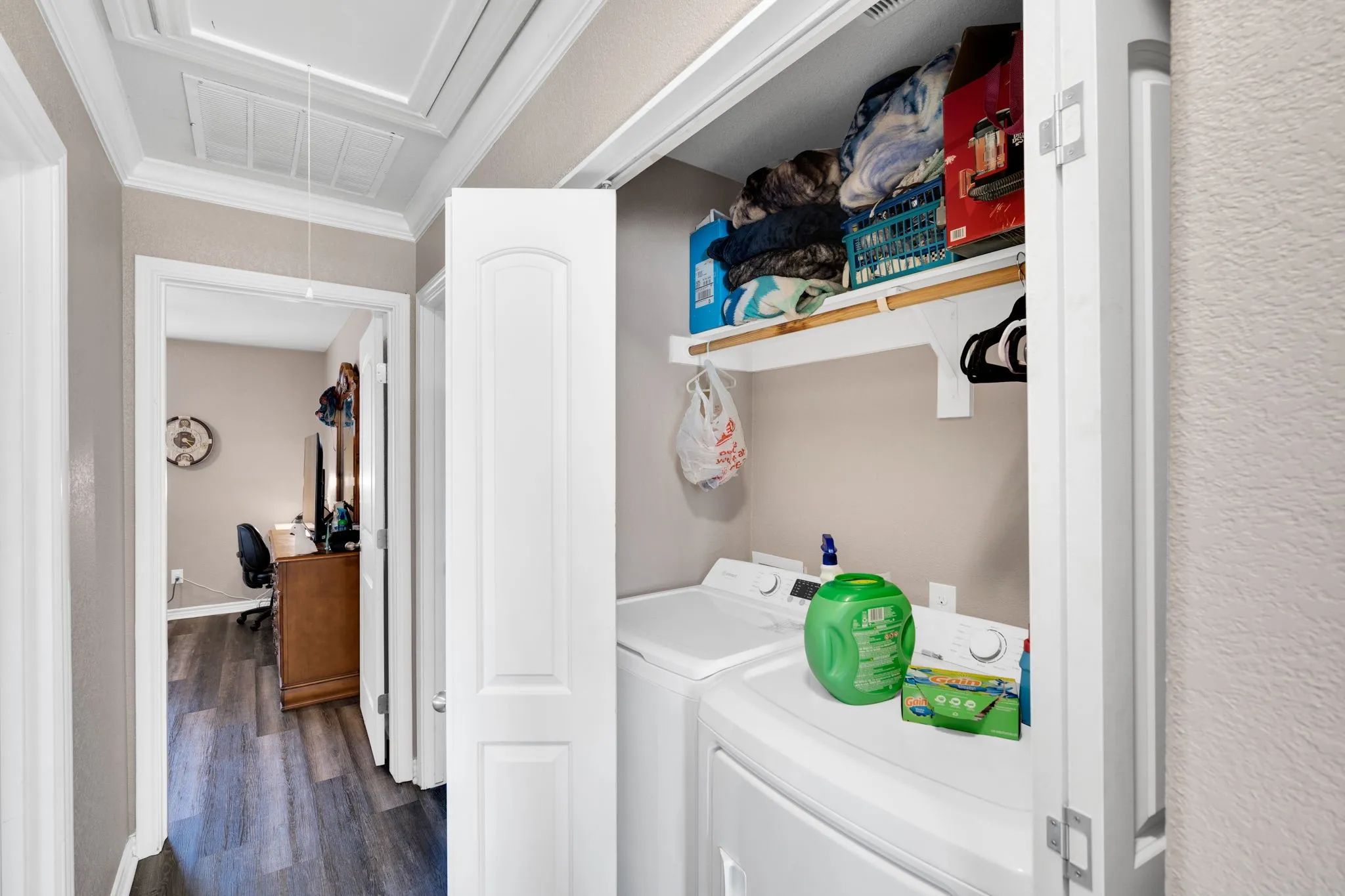 Single Family Residence For Sale in Johnson County , 106 W Adair Street, Alvarado, Texas 76009, 3 Bedroom, 2 Bathroom, Garage spaces, 1,230 Sqft, built in 2016, Preowned, mls#21178161, Real Estate Agent in Alvarado, Homes For Sale in Johnson county, Homes For Sale in Alvarado, Realtor in Alvarado Texas, Real Estate Brokerage Independent Realty Texas, Luminita Cordes Realtor