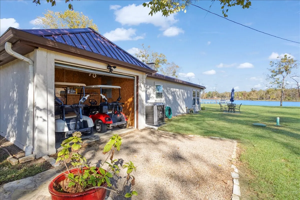 Single Family Residence For Sale in Red River (TX) County , 324 County Road 3172, Clarksville, Texas 75426, 3 Bedroom, 2 Bathroom, 2 Garage spaces, 2,389 Sqft, built in 2018, Preowned, Price $449,900, mls#21193924, Real Estate Agent in Clarksville, Homes For Sale in Red River (TX) county, Homes For Sale in Clarksville, Realtor in Clarksville Texas, Real Estate Brokerage Independent Realty Texas, Luminita Cordes Realtor