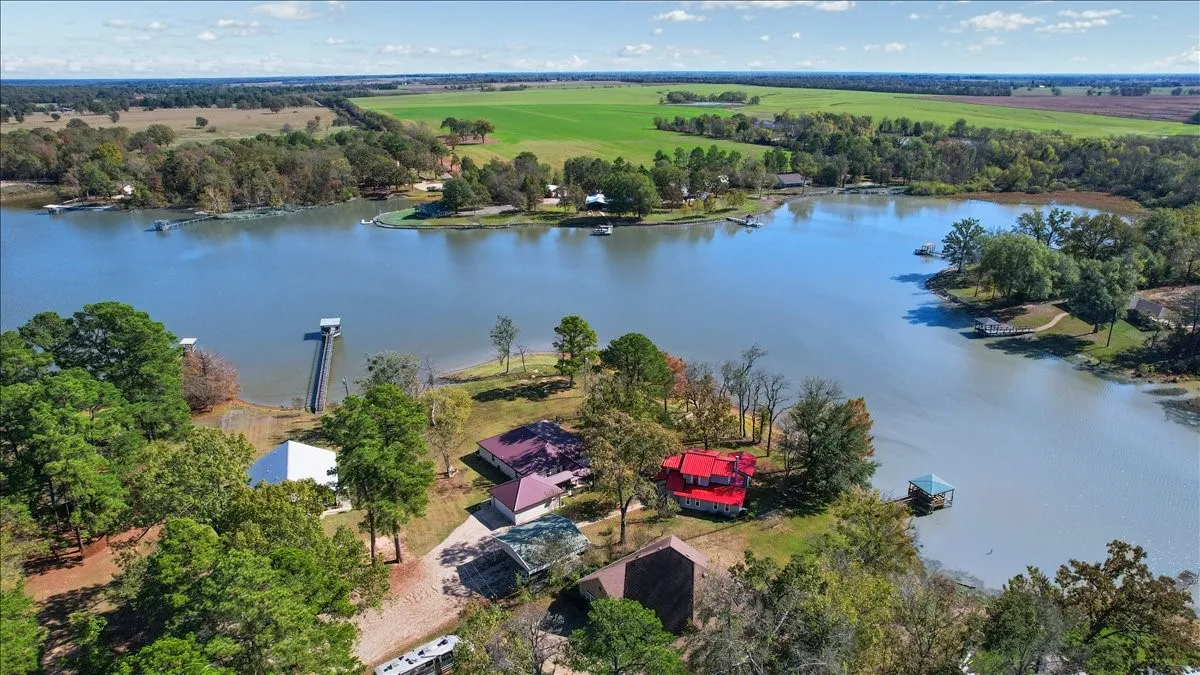 Single Family Residence For Sale in Red River (TX) County , 324 County Road 3172, Clarksville, Texas 75426, 3 Bedroom, 2 Bathroom, 2 Garage spaces, 2,389 Sqft, built in 2018, Preowned, Price $449,900, mls#21193924, Real Estate Agent in Clarksville, Homes For Sale in Red River (TX) county, Homes For Sale in Clarksville, Realtor in Clarksville Texas, Real Estate Brokerage Independent Realty Texas, Luminita Cordes Realtor