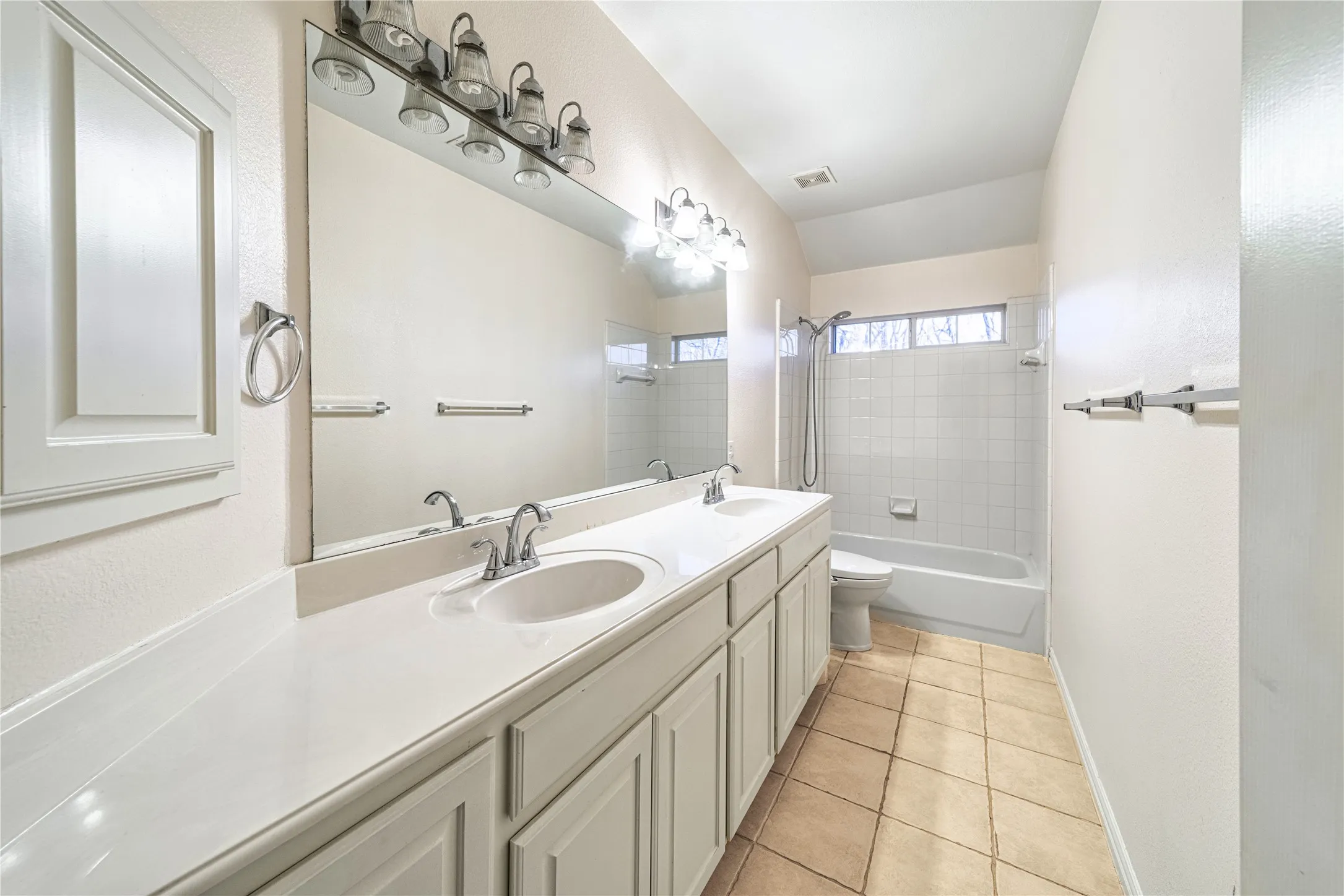 Single Family Residence For Sale in Collin County , 3812 Oxbow Creek Lane, Plano, Texas 75074, 5 Bedroom, 4 Bathroom, 2 Garage spaces, 3,251 Sqft, built in 2000, mls#21189154, Real Estate Agent in Plano, Homes For Sale in Collin county, Homes For Sale in Plano, Realtor in Plano Texas, Real Estate Brokerage Independent Realty Texas, Luminita Cordes Realtor