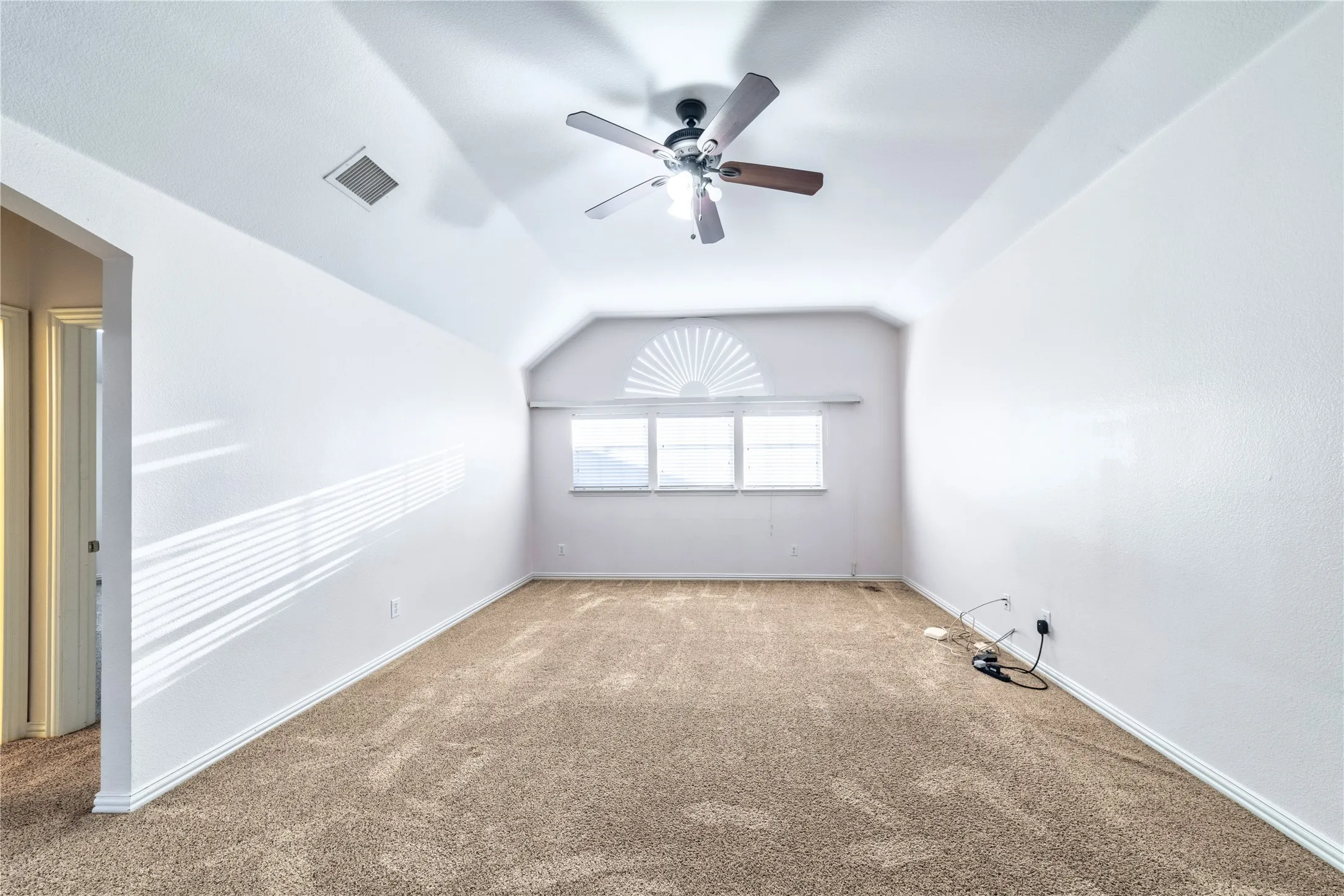 Single Family Residence For Sale in Collin County , 3812 Oxbow Creek Lane, Plano, Texas 75074, 5 Bedroom, 4 Bathroom, 2 Garage spaces, 3,251 Sqft, built in 2000, mls#21189154, Real Estate Agent in Plano, Homes For Sale in Collin county, Homes For Sale in Plano, Realtor in Plano Texas, Real Estate Brokerage Independent Realty Texas, Luminita Cordes Realtor