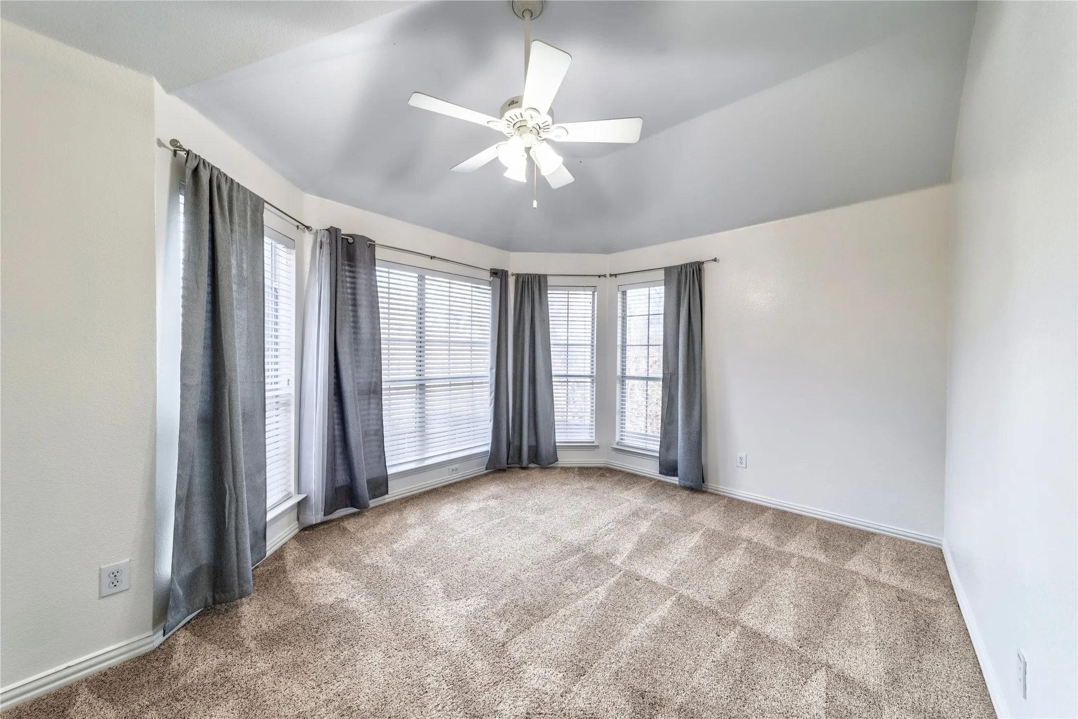 Single Family Residence For Sale in Collin County , 3812 Oxbow Creek Lane, Plano, Texas 75074, 5 Bedroom, 4 Bathroom, 2 Garage spaces, 3,251 Sqft, built in 2000, mls#21189154, Real Estate Agent in Plano, Homes For Sale in Collin county, Homes For Sale in Plano, Realtor in Plano Texas, Real Estate Brokerage Independent Realty Texas, Luminita Cordes Realtor
