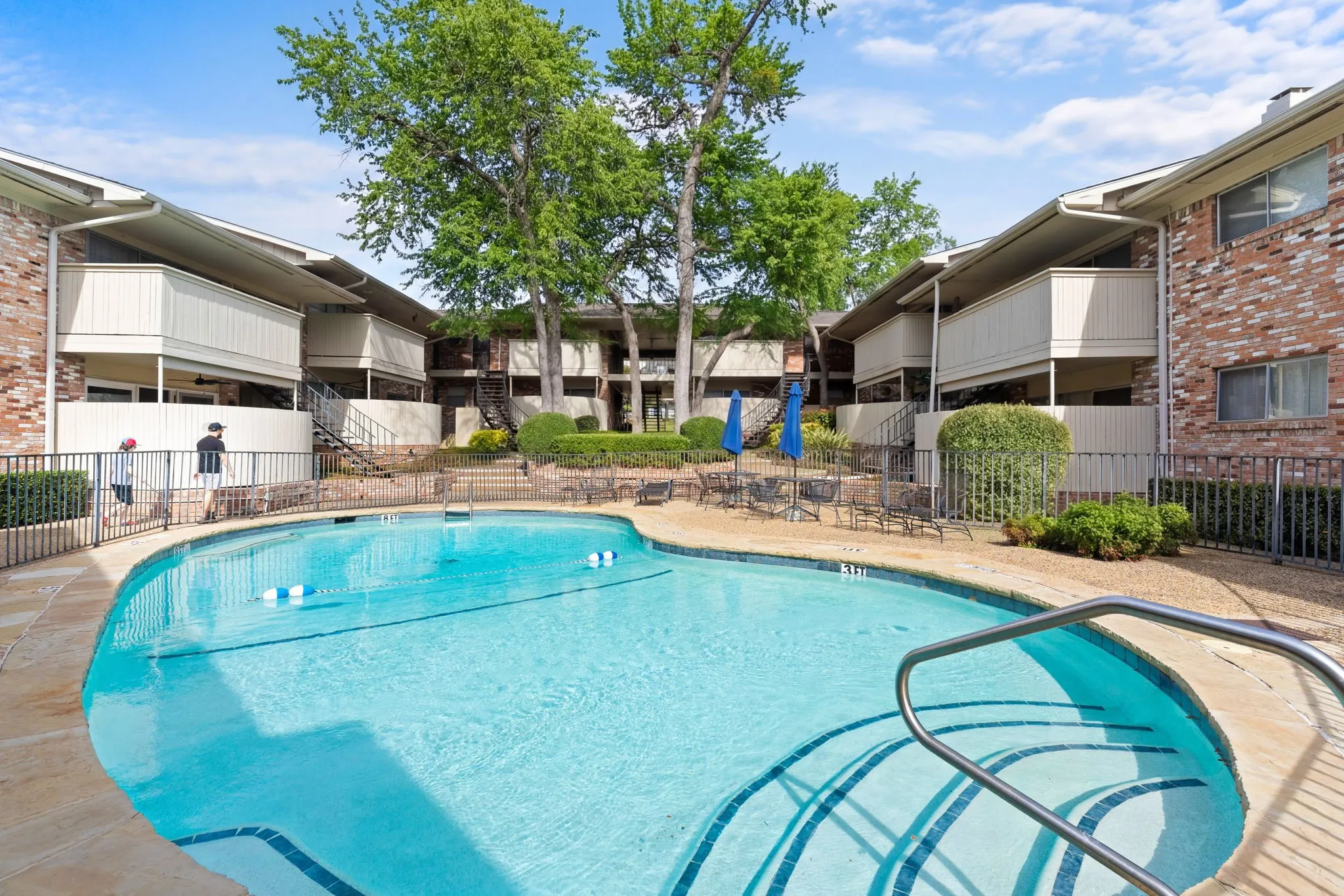 Condominium For Sale in Dallas County , 7812 Royal Lane 109, Dallas, Texas 75230, 2 Bedroom, 2 Bathroom, Garage spaces, 1,176 Sqft, built in 1963, mls#21193764, Real Estate Agent in Dallas, Homes For Sale in Dallas county, Homes For Sale in Dallas, Realtor in Dallas Texas, Real Estate Brokerage Independent Realty Texas, Luminita Cordes Realtor