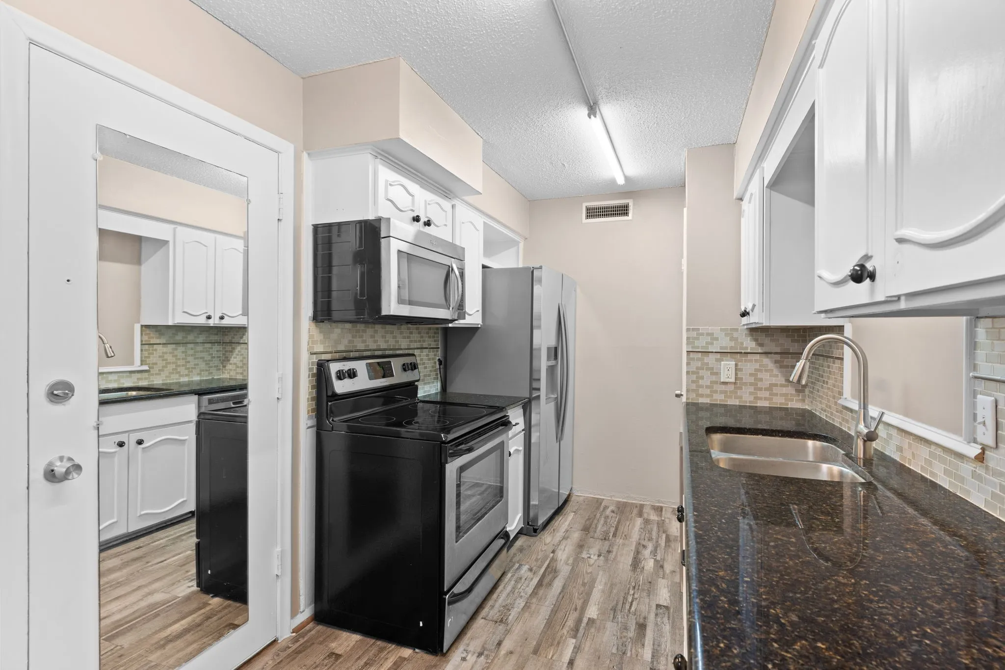 Condominium For Sale in Dallas County , 7812 Royal Lane 109, Dallas, Texas 75230, 2 Bedroom, 2 Bathroom, Garage spaces, 1,176 Sqft, built in 1963, mls#21193764, Real Estate Agent in Dallas, Homes For Sale in Dallas county, Homes For Sale in Dallas, Realtor in Dallas Texas, Real Estate Brokerage Independent Realty Texas, Luminita Cordes Realtor