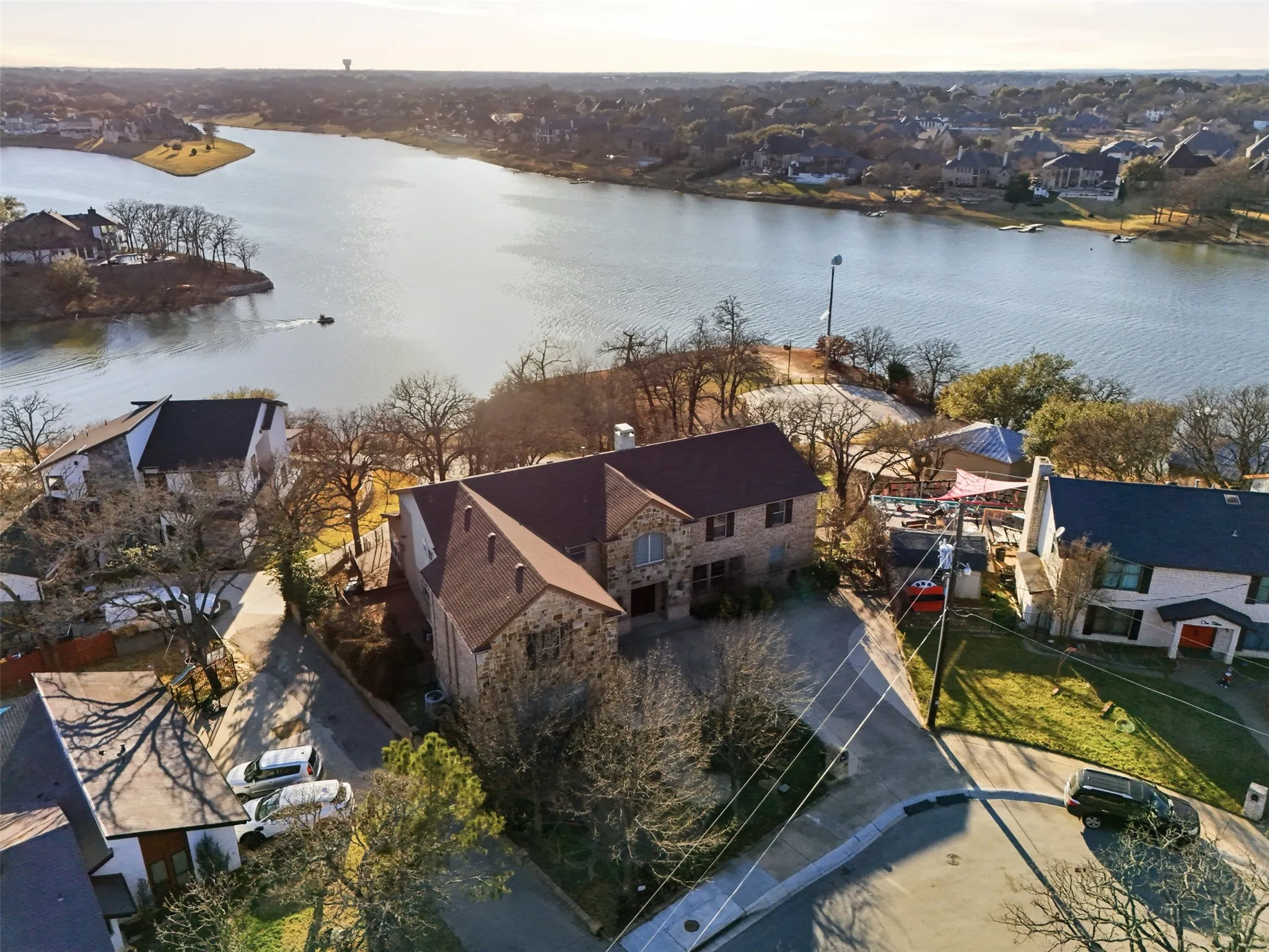Single Family Residence For Sale in Denton County , 117 Scenic Drive, Highland Village, Texas 75077, 5 Bedroom, 5 Bathroom, 2 Garage spaces, 5,698 Sqft, built in 2006, Preowned, mls#21193610, Real Estate Agent in Highland Village, Homes For Sale in Denton county, Homes For Sale in Highland Village, Realtor in Highland Village Texas, Real Estate Brokerage Independent Realty Texas, Luminita Cordes Realtor