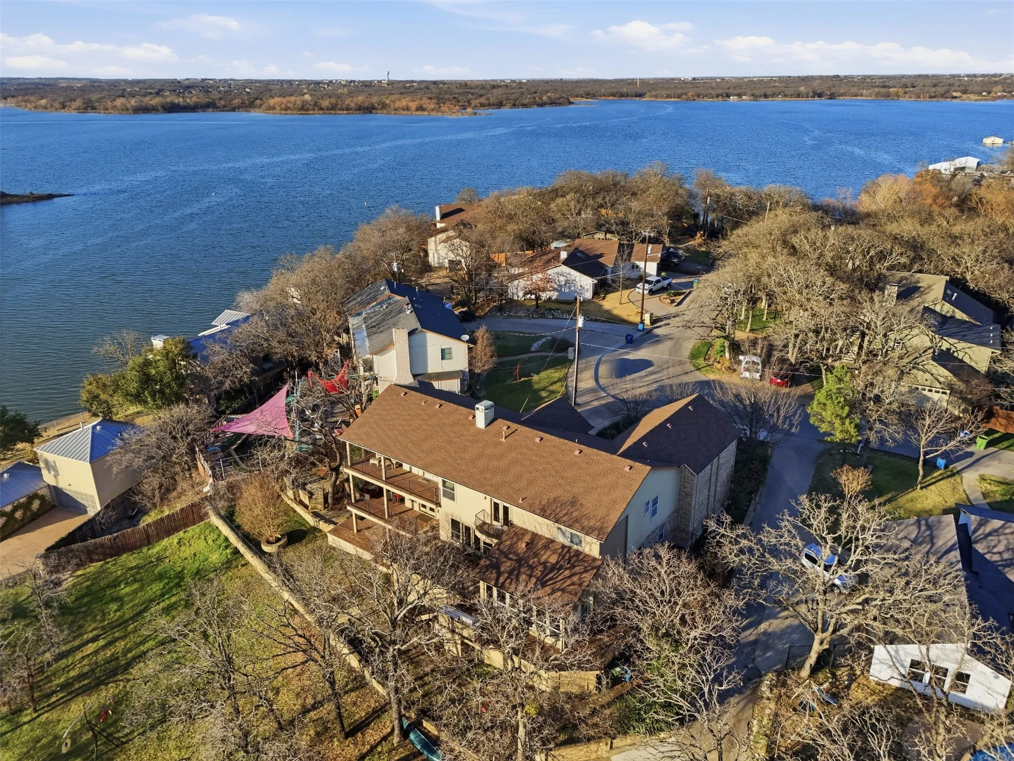 Single Family Residence For Sale in Denton County , 117 Scenic Drive, Highland Village, Texas 75077, 5 Bedroom, 5 Bathroom, 2 Garage spaces, 5,698 Sqft, built in 2006, Preowned, mls#21193610, Real Estate Agent in Highland Village, Homes For Sale in Denton county, Homes For Sale in Highland Village, Realtor in Highland Village Texas, Real Estate Brokerage Independent Realty Texas, Luminita Cordes Realtor