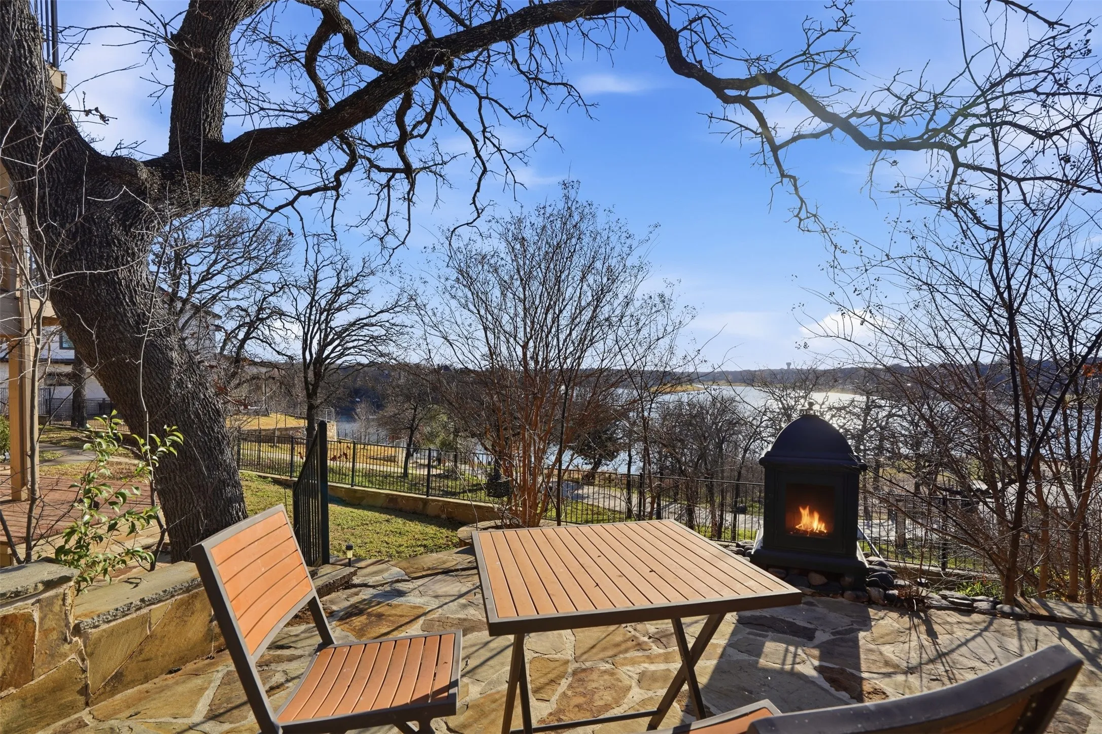 Single Family Residence For Sale in Denton County , 117 Scenic Drive, Highland Village, Texas 75077, 5 Bedroom, 5 Bathroom, 2 Garage spaces, 5,698 Sqft, built in 2006, Preowned, mls#21193610, Real Estate Agent in Highland Village, Homes For Sale in Denton county, Homes For Sale in Highland Village, Realtor in Highland Village Texas, Real Estate Brokerage Independent Realty Texas, Luminita Cordes Realtor