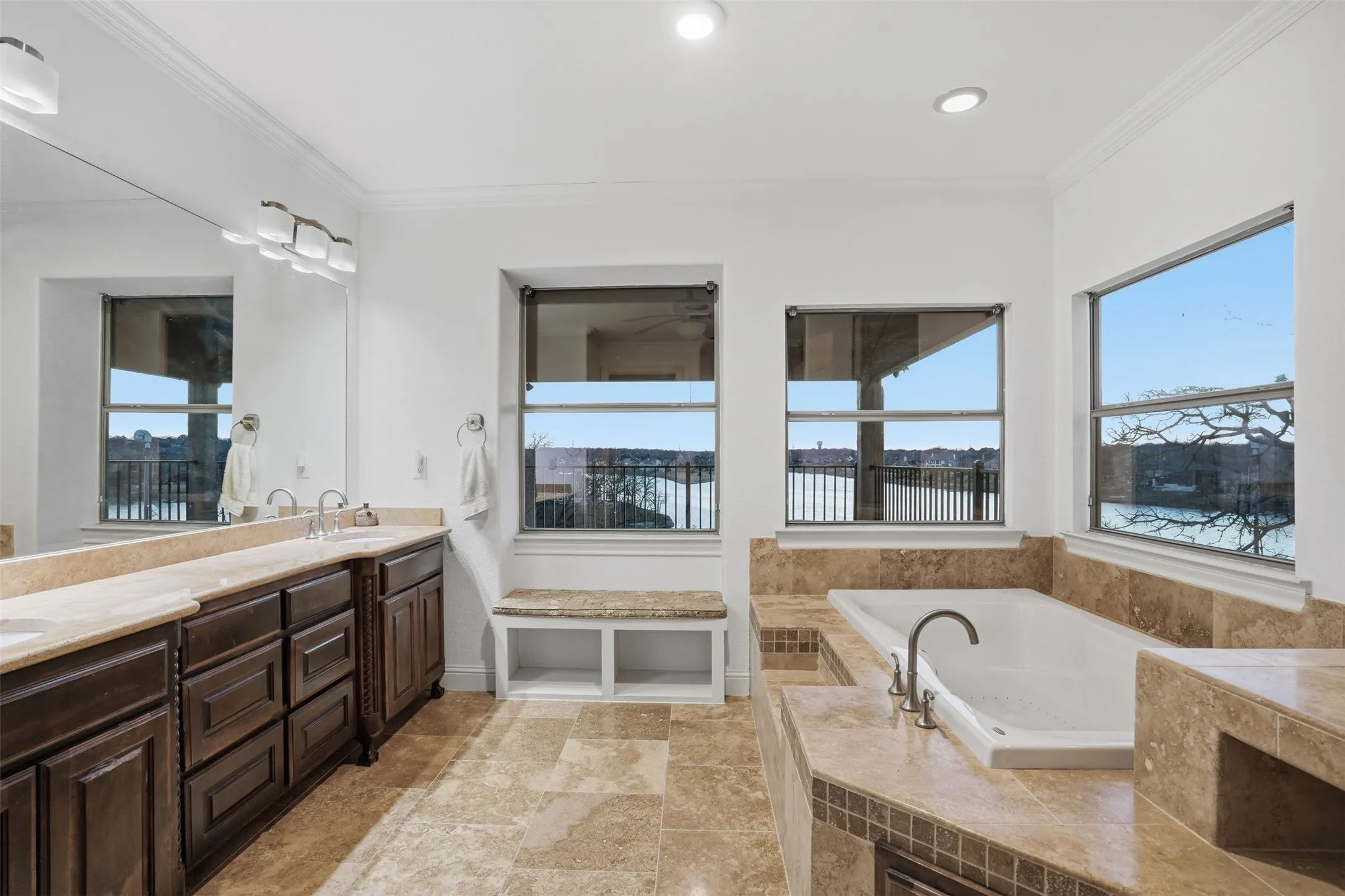 Single Family Residence For Sale in Denton County , 117 Scenic Drive, Highland Village, Texas 75077, 5 Bedroom, 5 Bathroom, 2 Garage spaces, 5,698 Sqft, built in 2006, Preowned, mls#21193610, Real Estate Agent in Highland Village, Homes For Sale in Denton county, Homes For Sale in Highland Village, Realtor in Highland Village Texas, Real Estate Brokerage Independent Realty Texas, Luminita Cordes Realtor