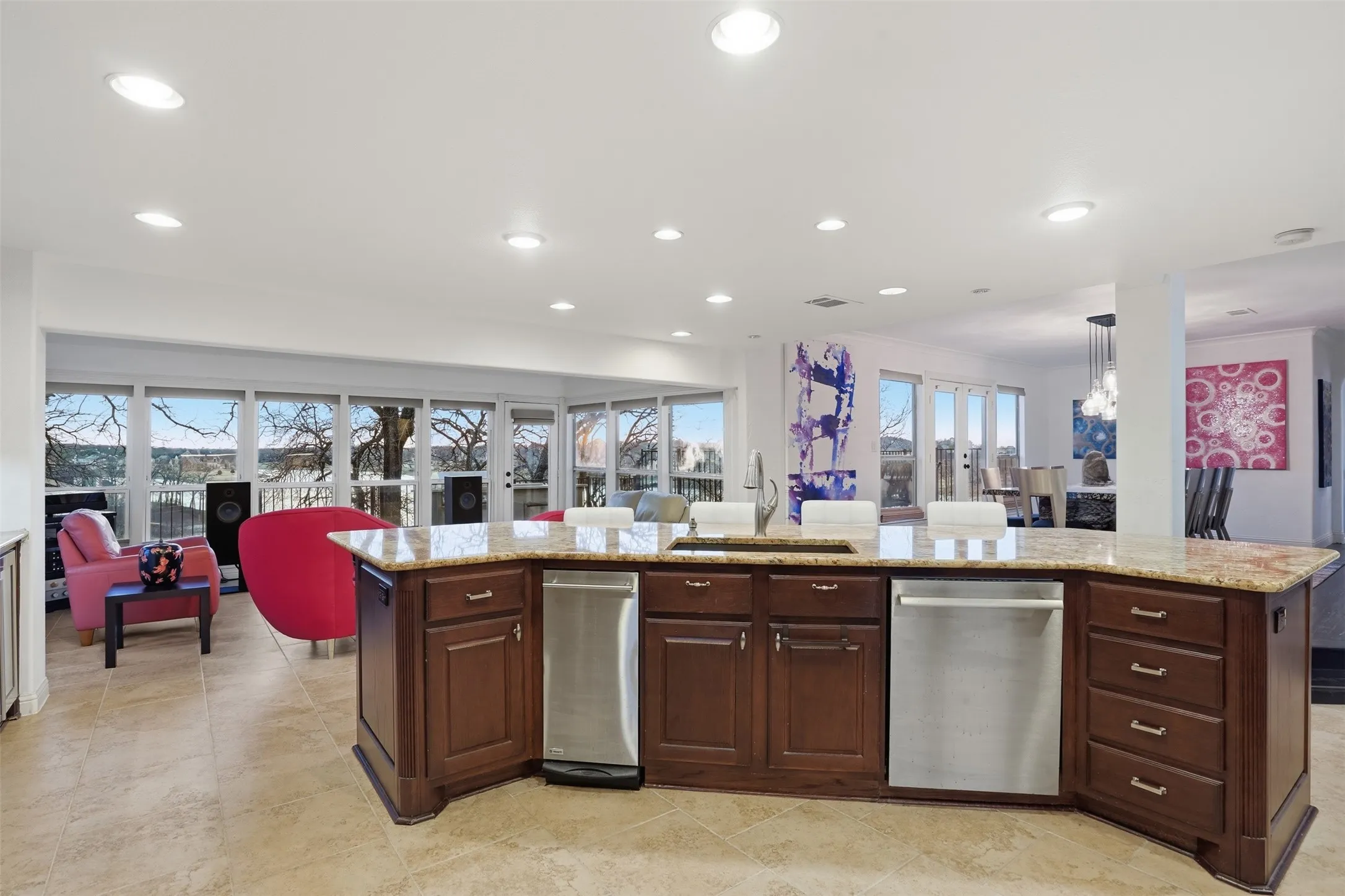 Single Family Residence For Sale in Denton County , 117 Scenic Drive, Highland Village, Texas 75077, 5 Bedroom, 5 Bathroom, 2 Garage spaces, 5,698 Sqft, built in 2006, Preowned, mls#21193610, Real Estate Agent in Highland Village, Homes For Sale in Denton county, Homes For Sale in Highland Village, Realtor in Highland Village Texas, Real Estate Brokerage Independent Realty Texas, Luminita Cordes Realtor