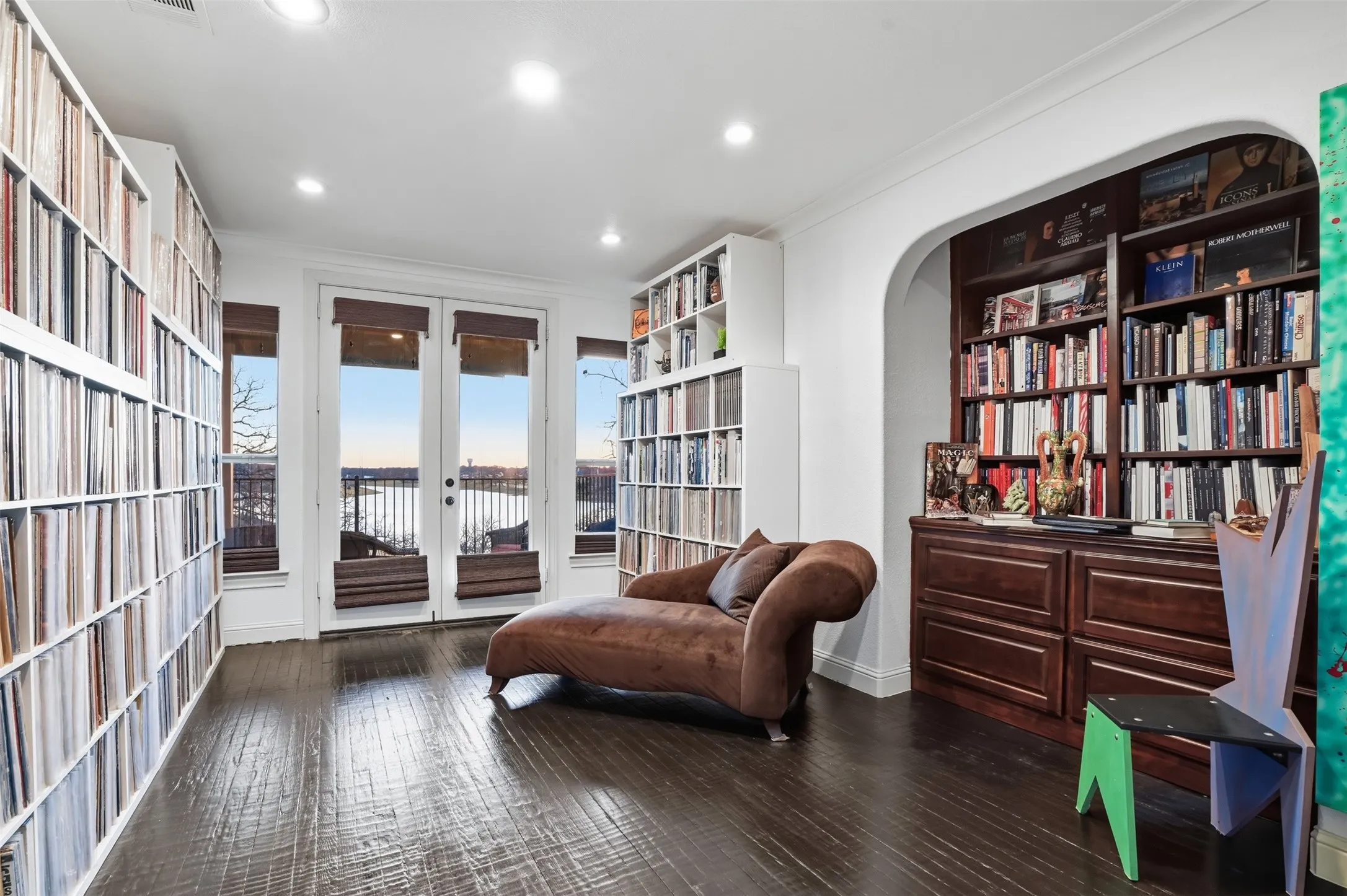Single Family Residence For Sale in Denton County , 117 Scenic Drive, Highland Village, Texas 75077, 5 Bedroom, 5 Bathroom, 2 Garage spaces, 5,698 Sqft, built in 2006, Preowned, mls#21193610, Real Estate Agent in Highland Village, Homes For Sale in Denton county, Homes For Sale in Highland Village, Realtor in Highland Village Texas, Real Estate Brokerage Independent Realty Texas, Luminita Cordes Realtor