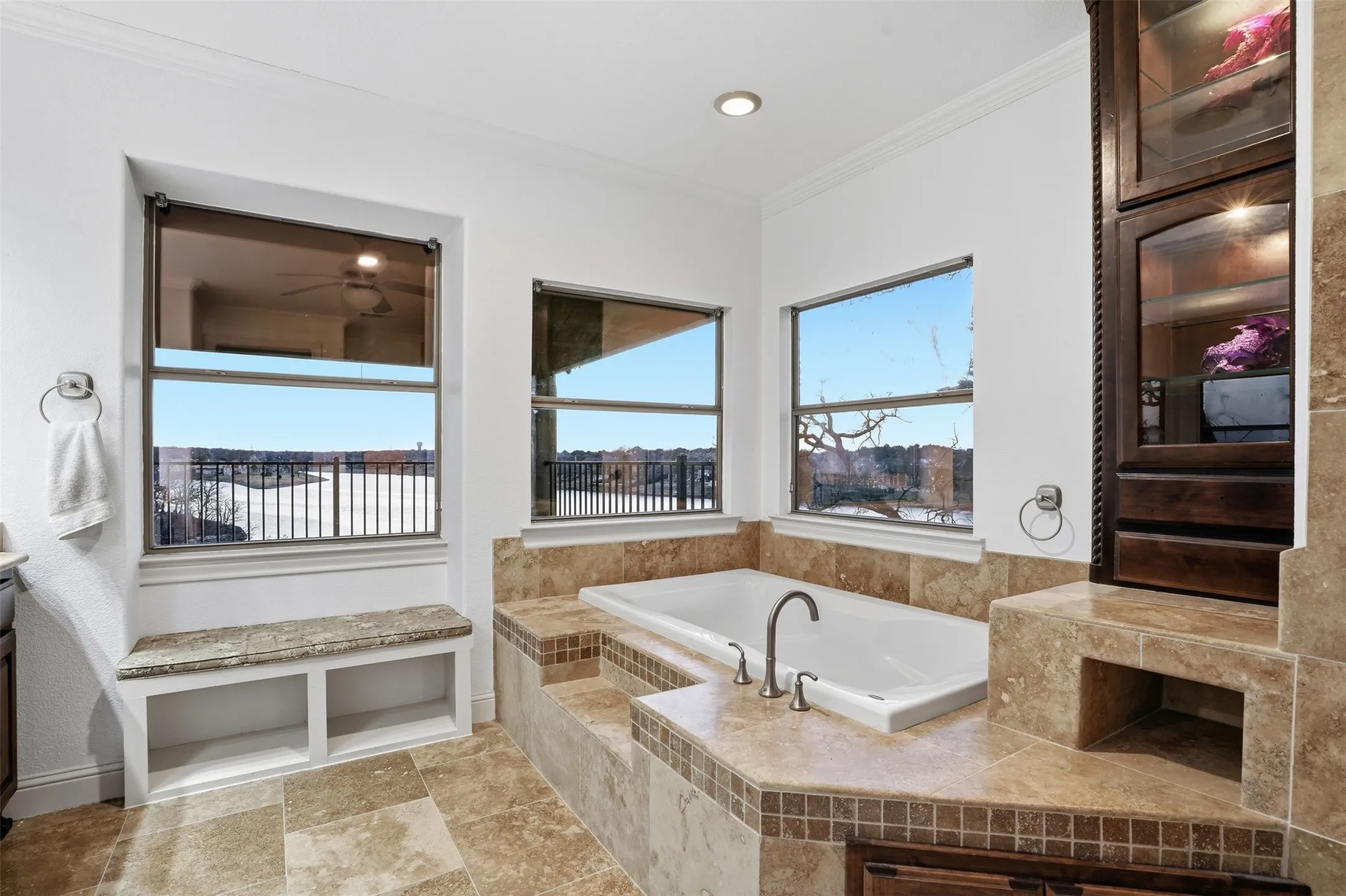 Single Family Residence For Sale in Denton County , 117 Scenic Drive, Highland Village, Texas 75077, 5 Bedroom, 5 Bathroom, 2 Garage spaces, 5,698 Sqft, built in 2006, Preowned, mls#21193610, Real Estate Agent in Highland Village, Homes For Sale in Denton county, Homes For Sale in Highland Village, Realtor in Highland Village Texas, Real Estate Brokerage Independent Realty Texas, Luminita Cordes Realtor