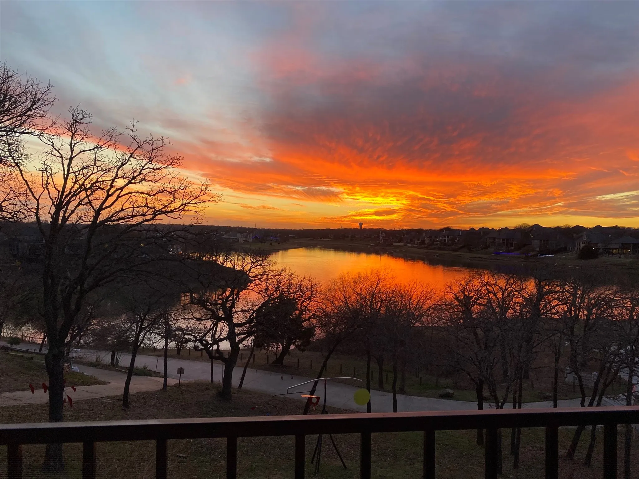 Single Family Residence For Sale in Denton County , 117 Scenic Drive, Highland Village, Texas 75077, 5 Bedroom, 5 Bathroom, 2 Garage spaces, 5,698 Sqft, built in 2006, Preowned, mls#21193610, Real Estate Agent in Highland Village, Homes For Sale in Denton county, Homes For Sale in Highland Village, Realtor in Highland Village Texas, Real Estate Brokerage Independent Realty Texas, Luminita Cordes Realtor