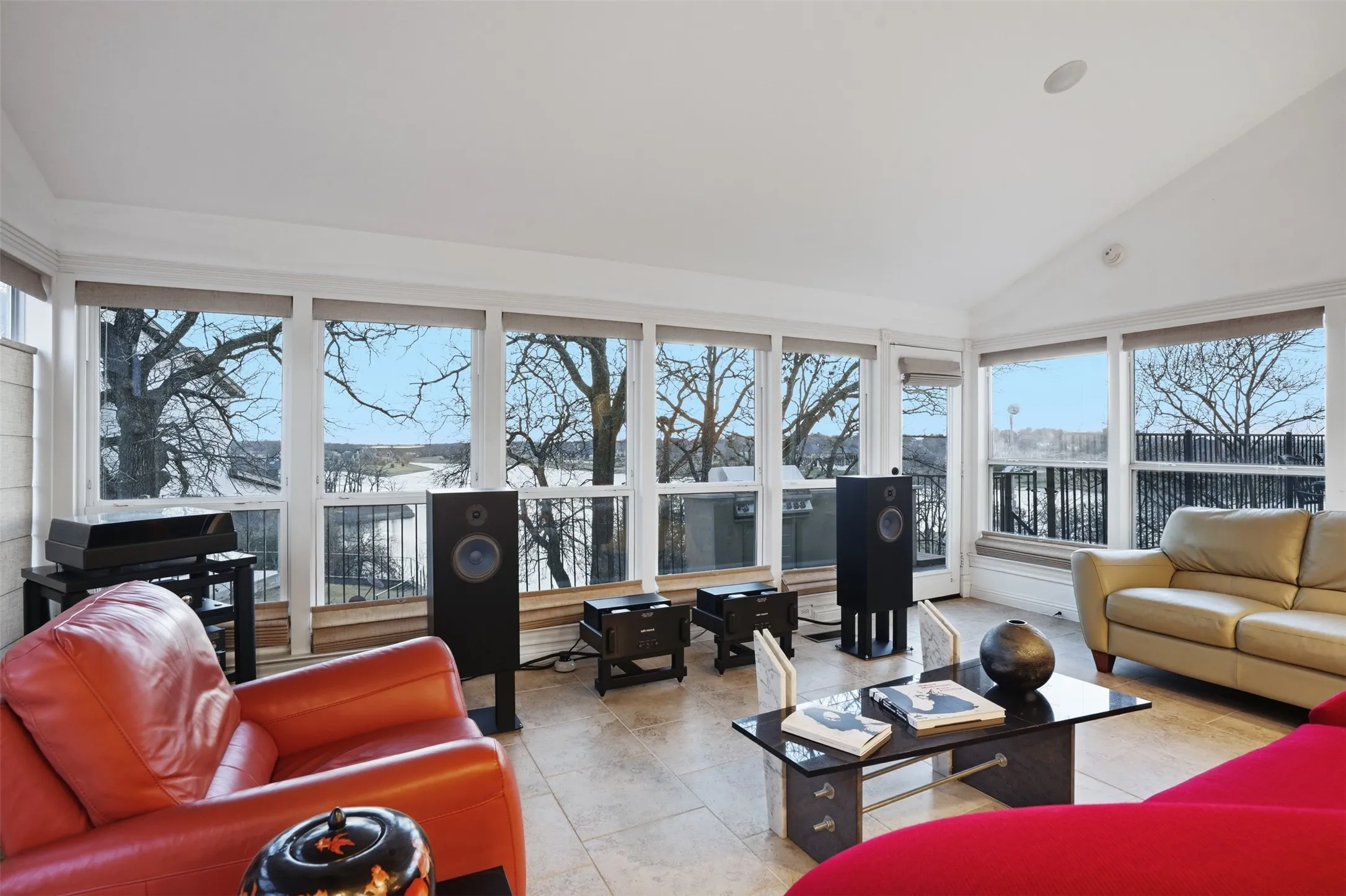 Single Family Residence For Sale in Denton County , 117 Scenic Drive, Highland Village, Texas 75077, 5 Bedroom, 5 Bathroom, 2 Garage spaces, 5,698 Sqft, built in 2006, Preowned, mls#21193610, Real Estate Agent in Highland Village, Homes For Sale in Denton county, Homes For Sale in Highland Village, Realtor in Highland Village Texas, Real Estate Brokerage Independent Realty Texas, Luminita Cordes Realtor