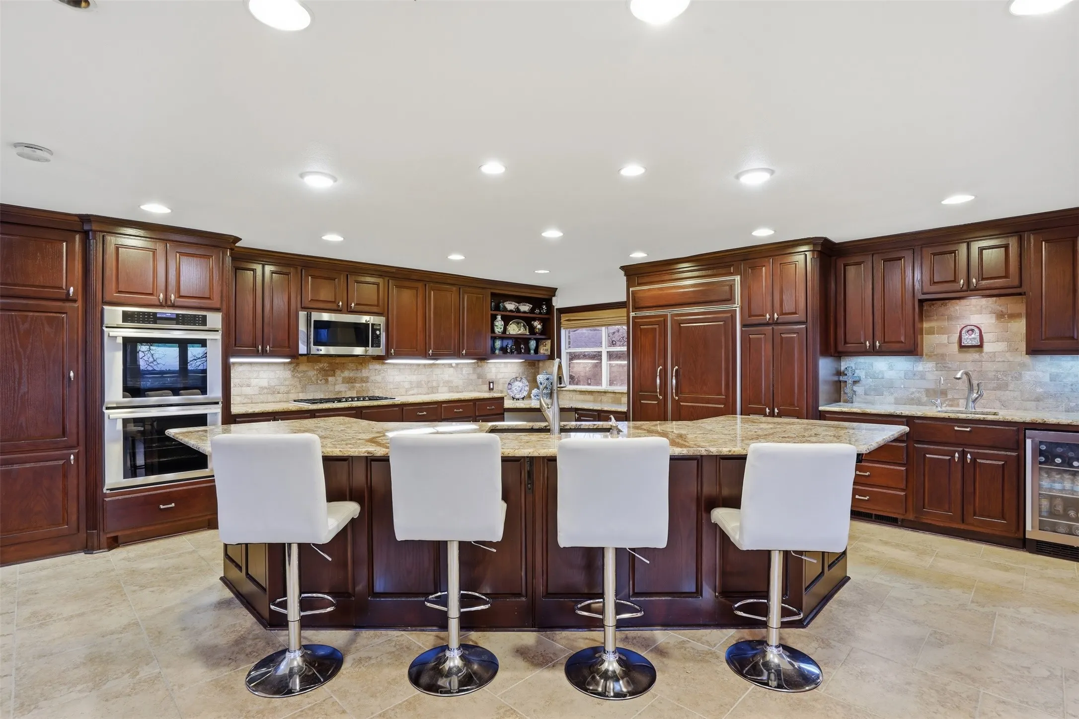 Single Family Residence For Sale in Denton County , 117 Scenic Drive, Highland Village, Texas 75077, 5 Bedroom, 5 Bathroom, 2 Garage spaces, 5,698 Sqft, built in 2006, Preowned, mls#21193610, Real Estate Agent in Highland Village, Homes For Sale in Denton county, Homes For Sale in Highland Village, Realtor in Highland Village Texas, Real Estate Brokerage Independent Realty Texas, Luminita Cordes Realtor