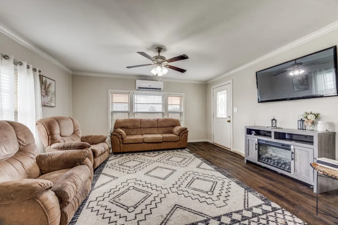 Single Family Residence For Sale in Fannin County , 308 N Bois D Arc Street, Savoy, Texas 75479, 3 Bedroom, 1 Bathroom, Garage spaces, 1,245 Sqft, built in 1950, mls#21194017, Real Estate Agent in Savoy, Homes For Sale in Fannin county, Homes For Sale in Savoy, Realtor in Savoy Texas, Real Estate Brokerage Independent Realty Texas, Luminita Cordes Realtor